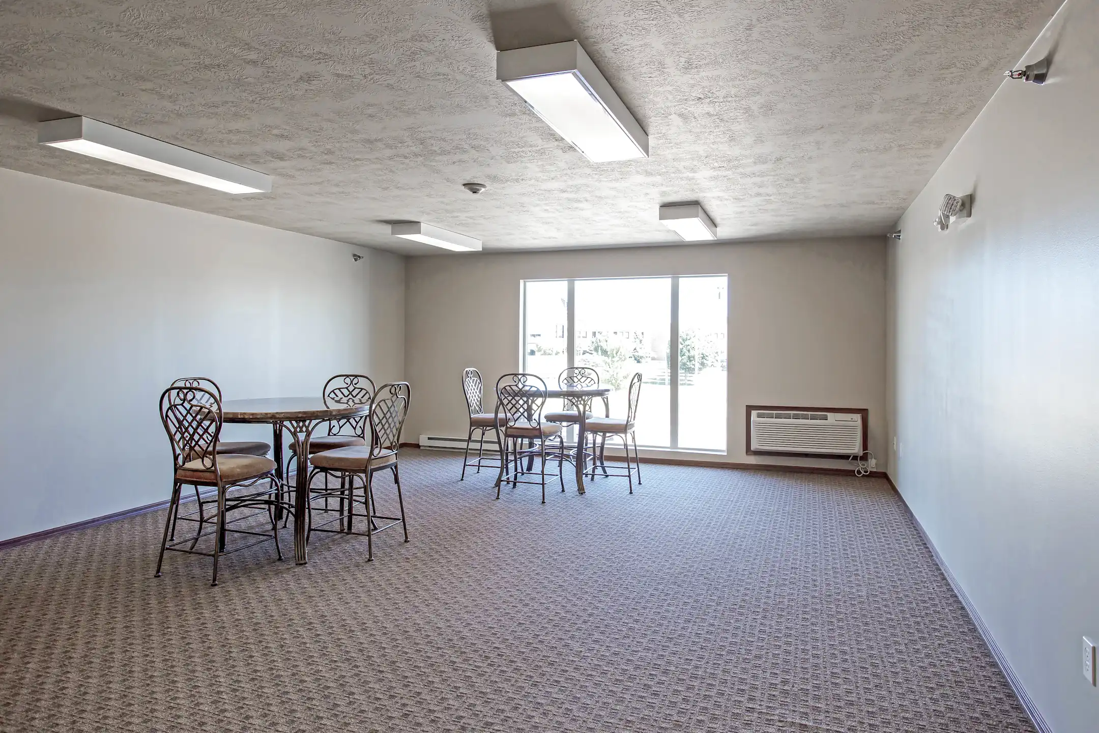 Auburn Manor Apartments - Sioux Falls, SD