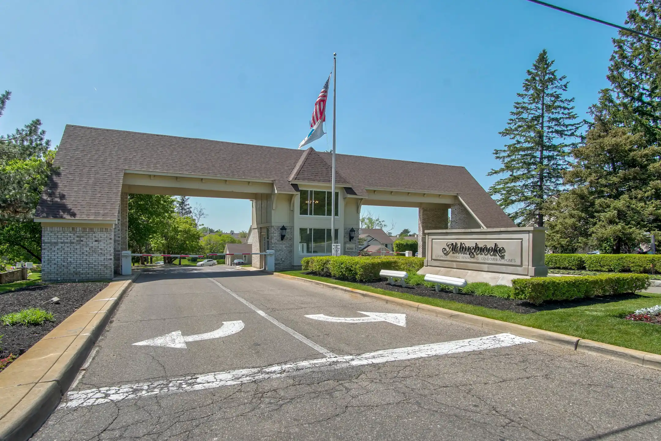 Aldingbrooke Apartments and Townhomes 6350 Aldingbrooke Circle Rd N