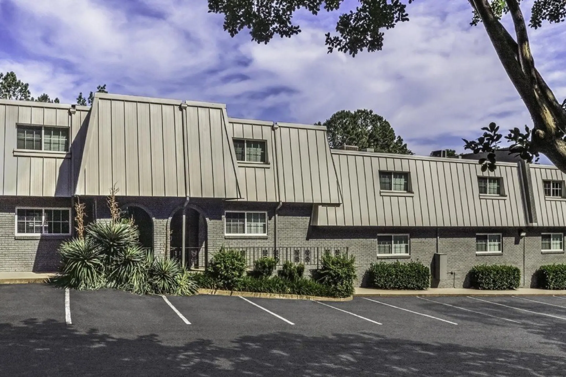 Selwyn Flats Apartments Charlotte, NC 28209