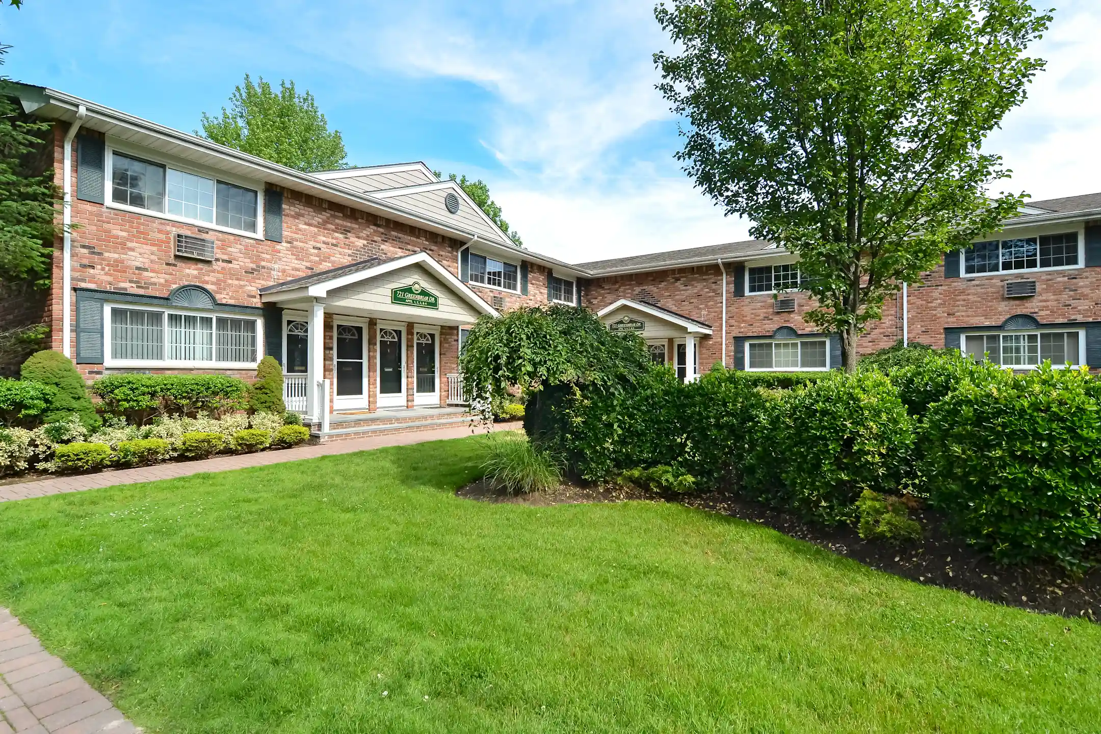 Fairfield Sunrise Gardens Apartments Bohemia, NY 11716