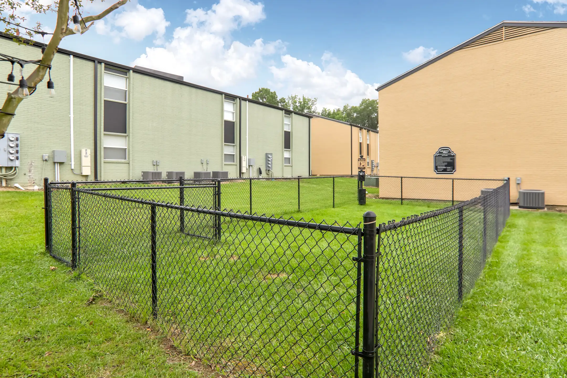 Oak Grove Place 2000 Oak Grove Rd Hattiesburg, MS Apartments for