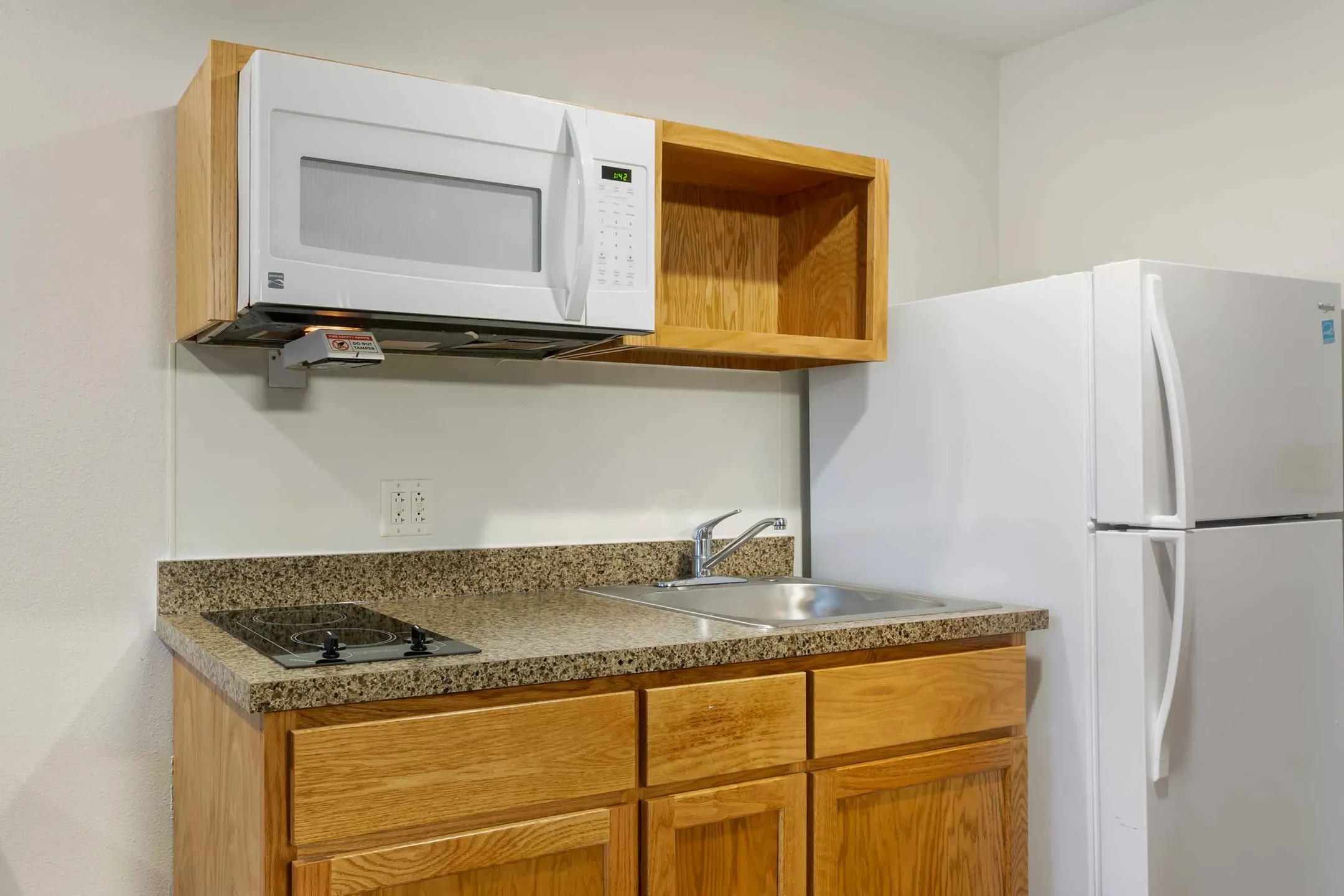 Kitchen - Furnished Studio - Cleveland - Airport - Cleveland, OH