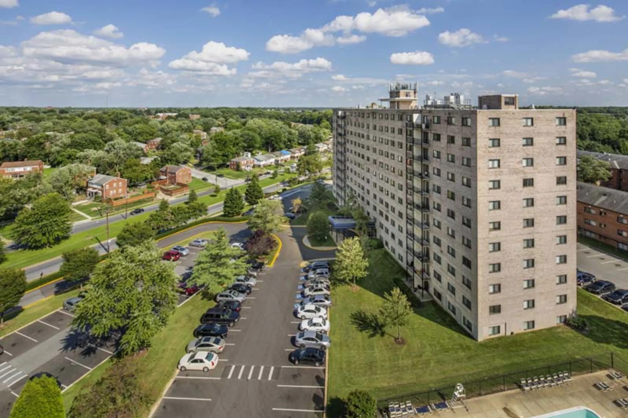 Building - Iverson Towers & Anton House - Temple Hills, MD