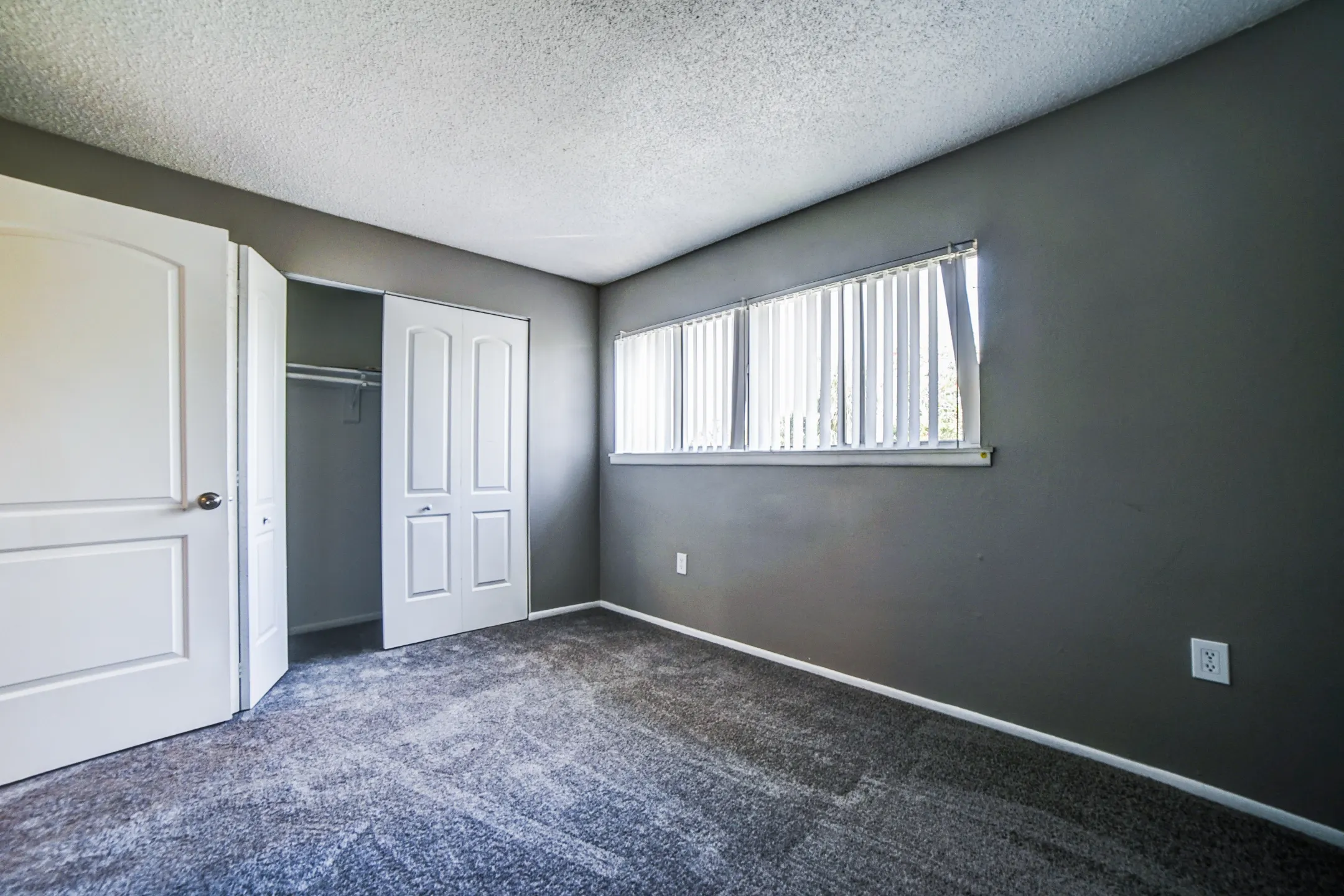 Living Room - The Boulevard Apartment Homes - Bradenton, FL