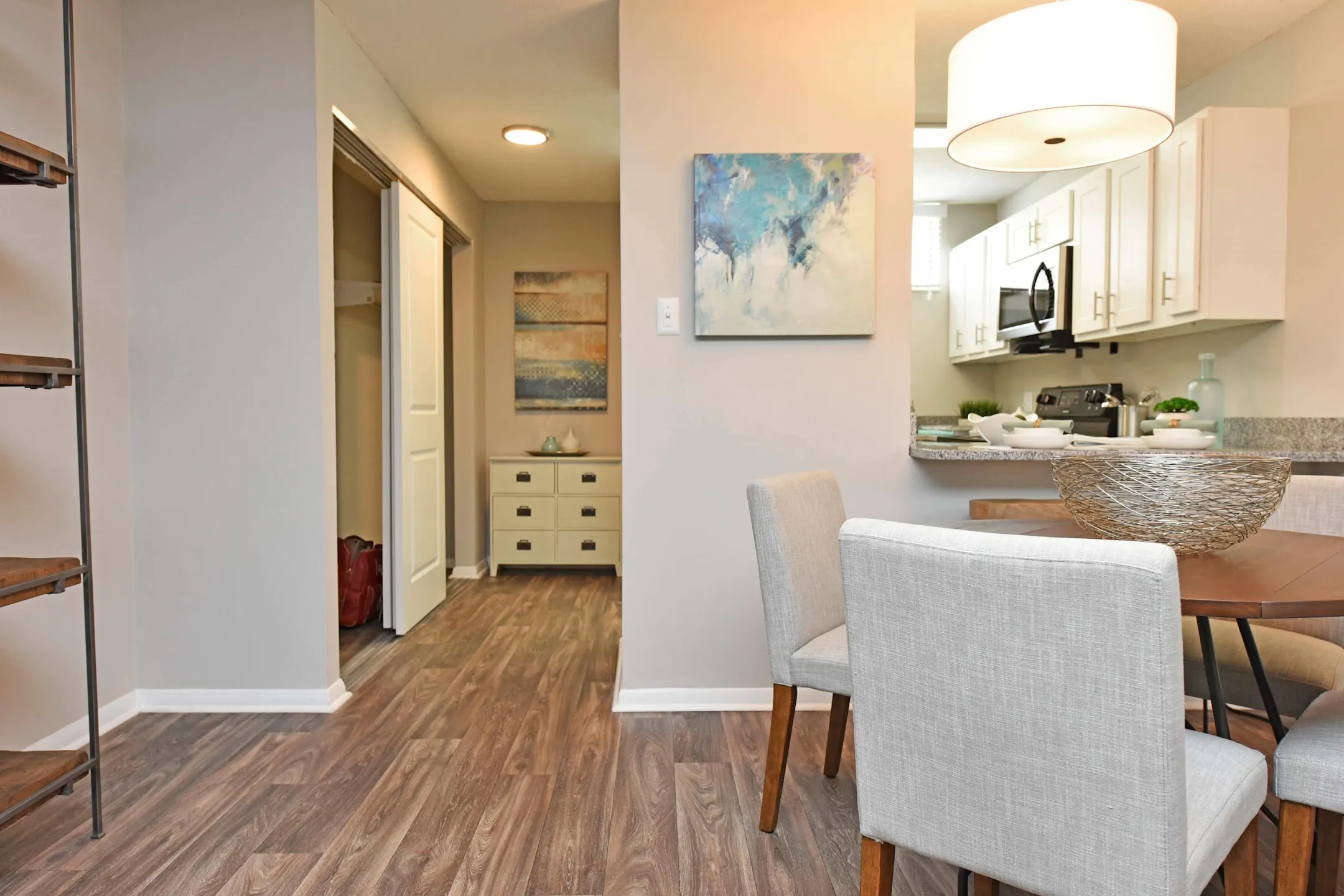 Retreat West Hills 3399 Lake Brook Blvd Knoxville, TN Apartments