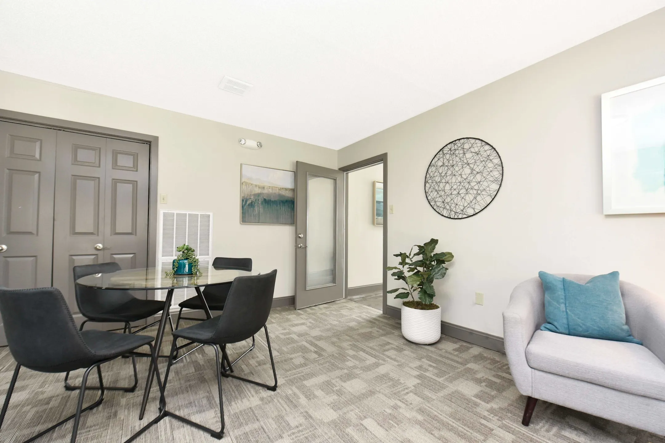 Retreat West Hills Apartments Knoxville, TN 37909