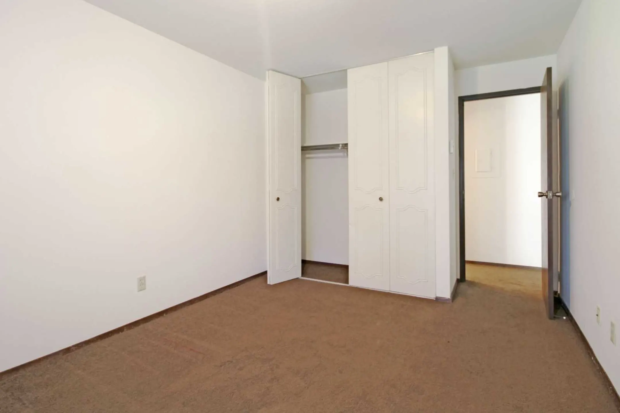 Bedroom - Riverwood Court Apartments - Milwaukee, WI