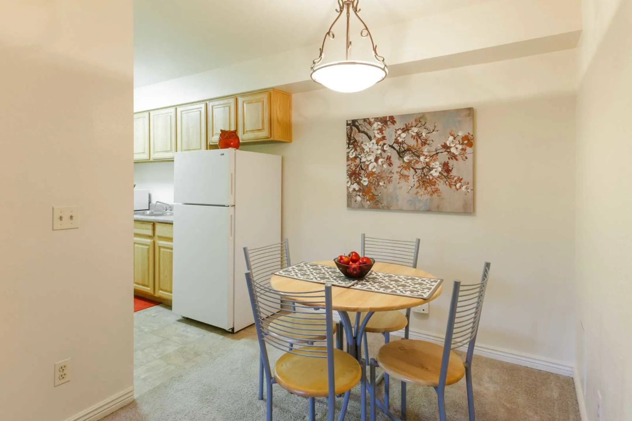 Dining Room - Aspenleaf Apartments - Fort Collins, CO