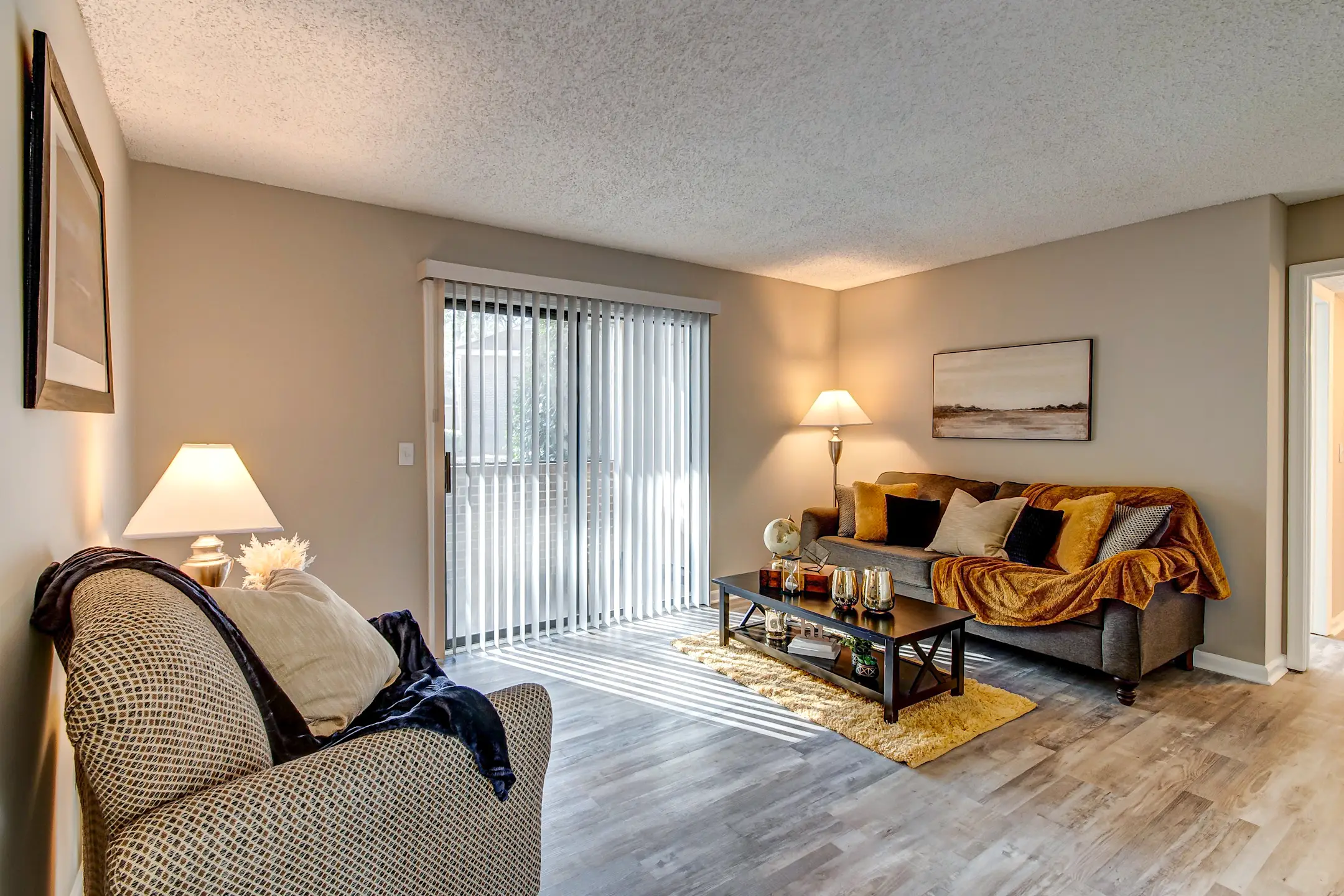 Granby Oaks Apartment