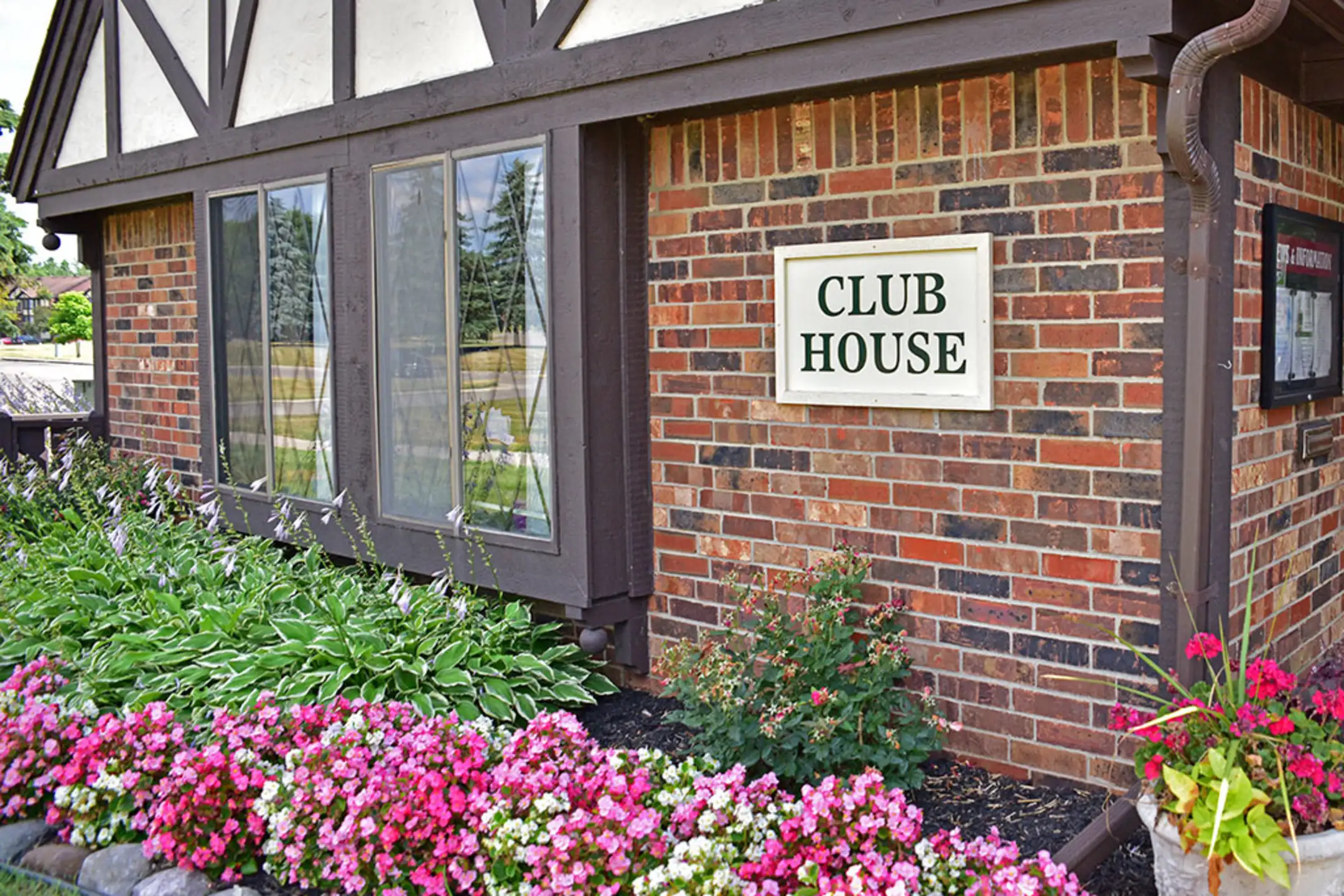 Charter Oaks Apartments Townhomes Davison, MI 48423