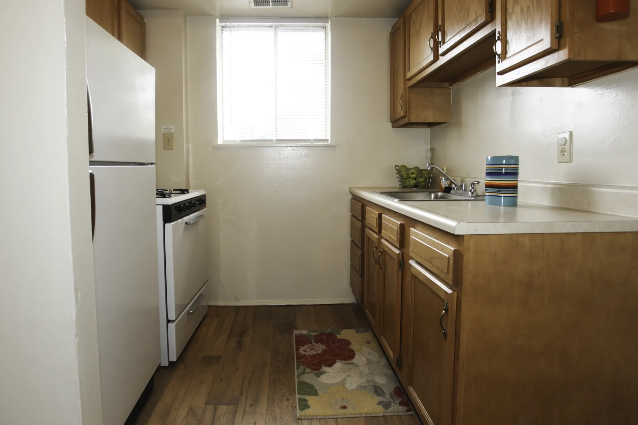 Kitchen - Parkside Gardens Apartments & Townhouses - Baltimore, MD