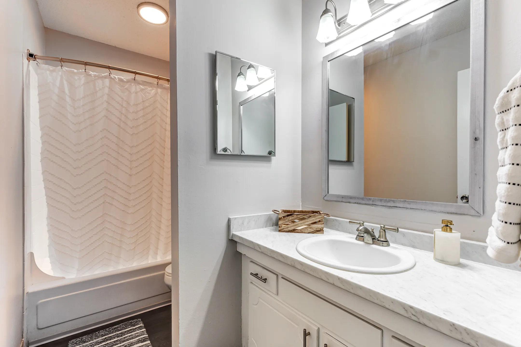 Kingswood Apartments & Townhomes Apartments Mobile, AL 36608