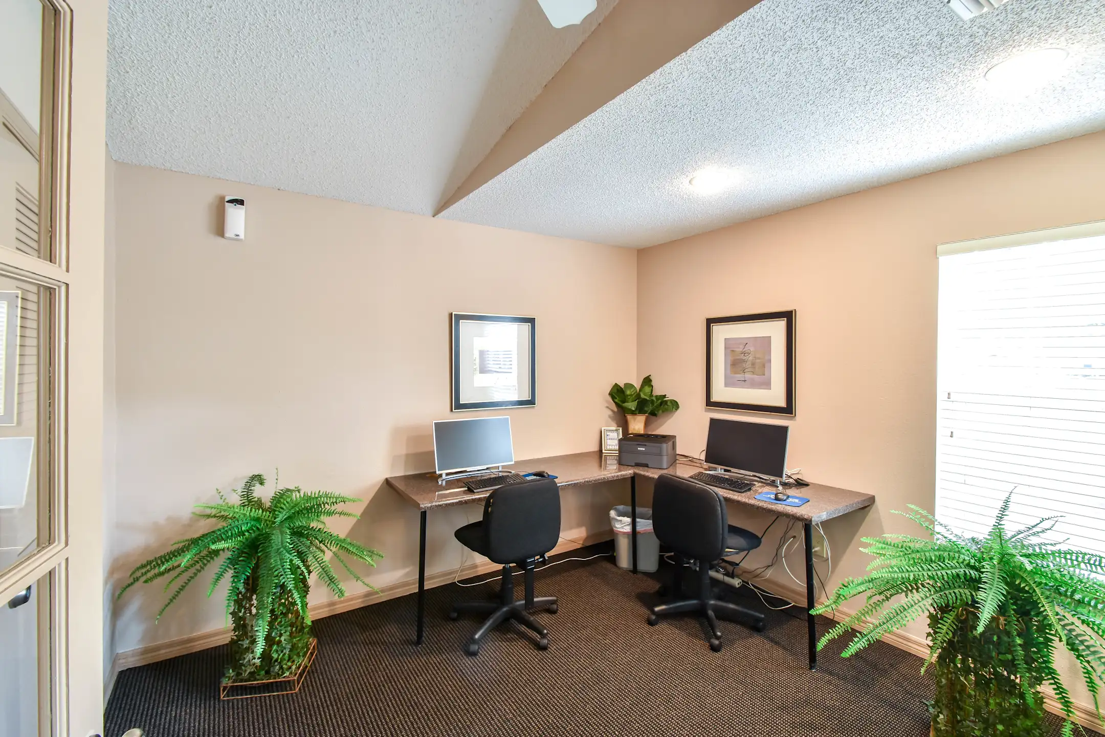 Colonial Pointe Apartments - Orlando, FL