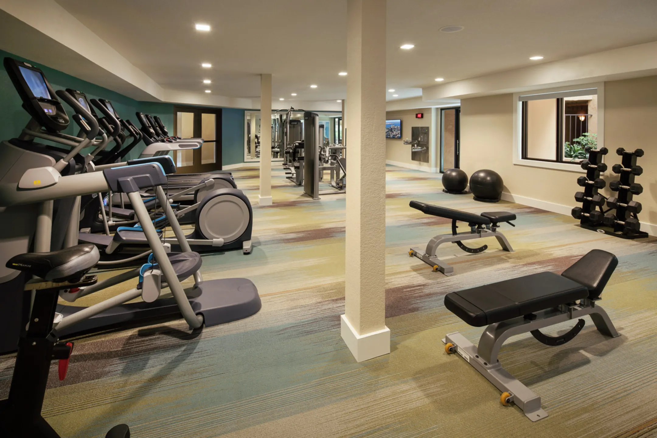 Harborview Apartment Homes 820 W G St San Diego, CA Apartments for