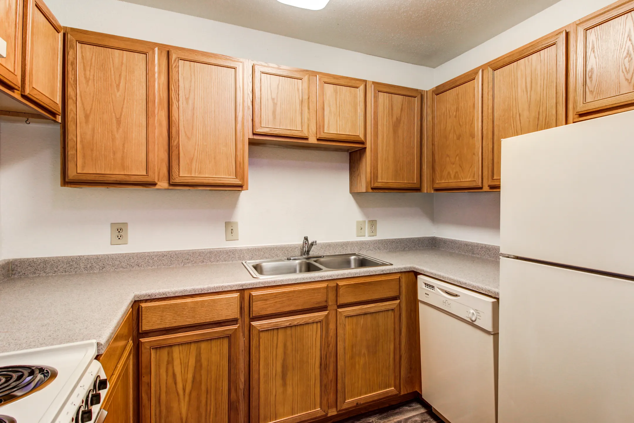 Kitchen - Pineview at Grogansmill - Spring, TX