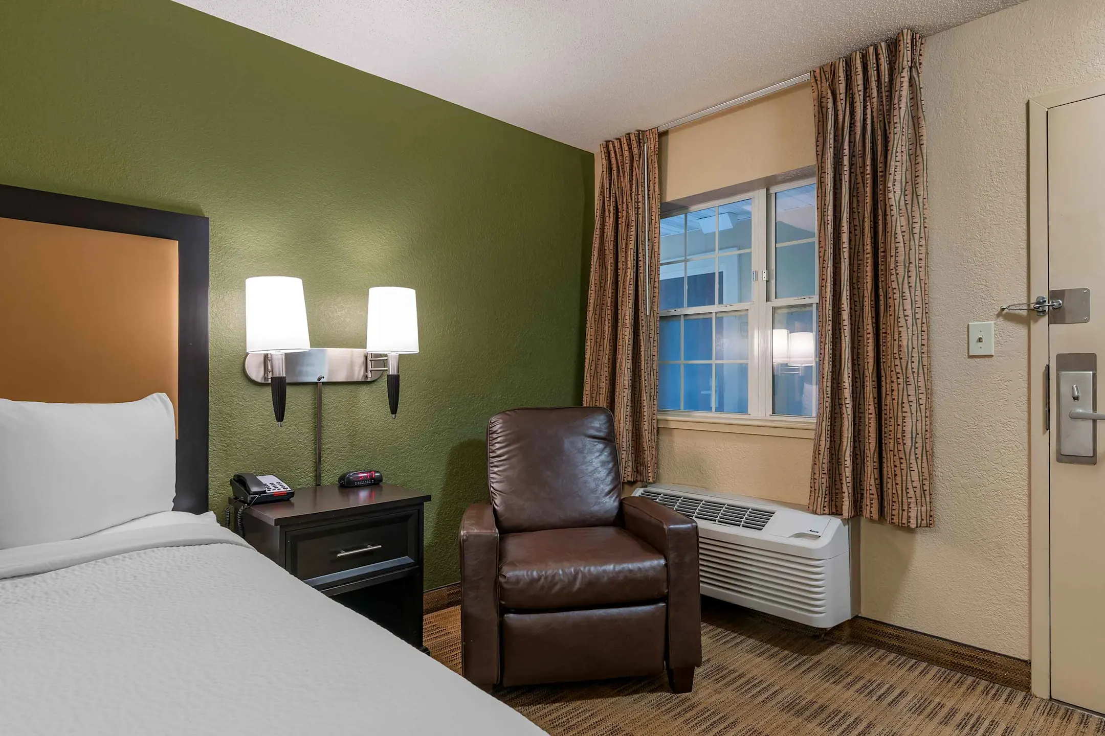 Furnished Studio Lexington Nicholasville Road Apartments