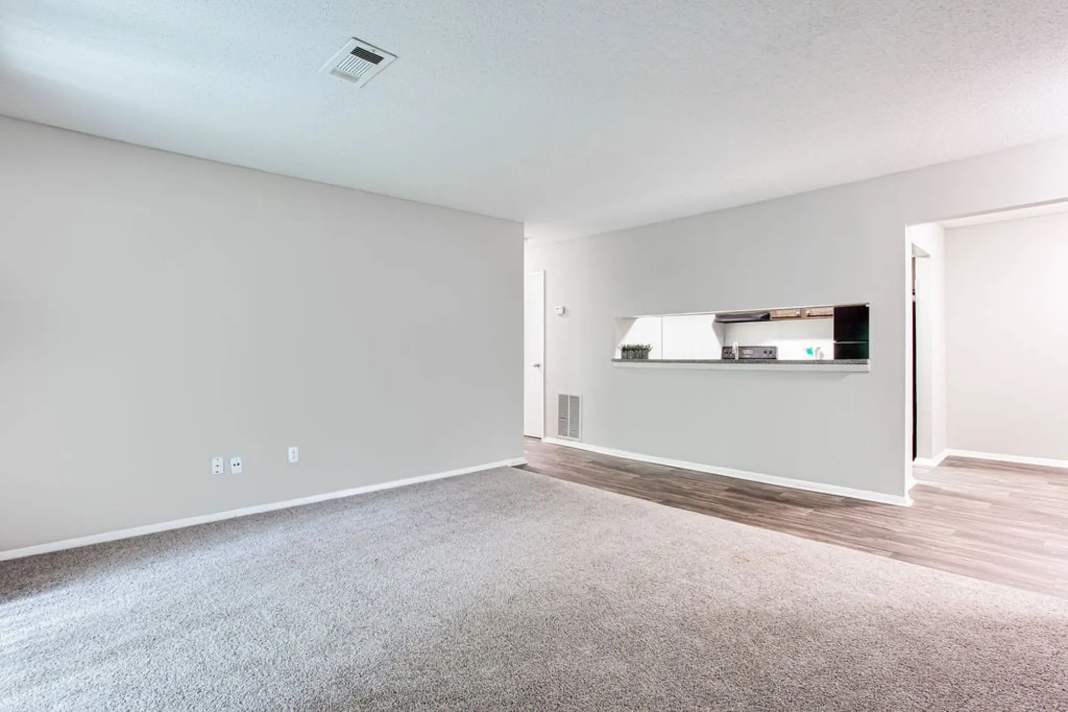 Living Room - Winnstead Apartments - Stockbridge, GA