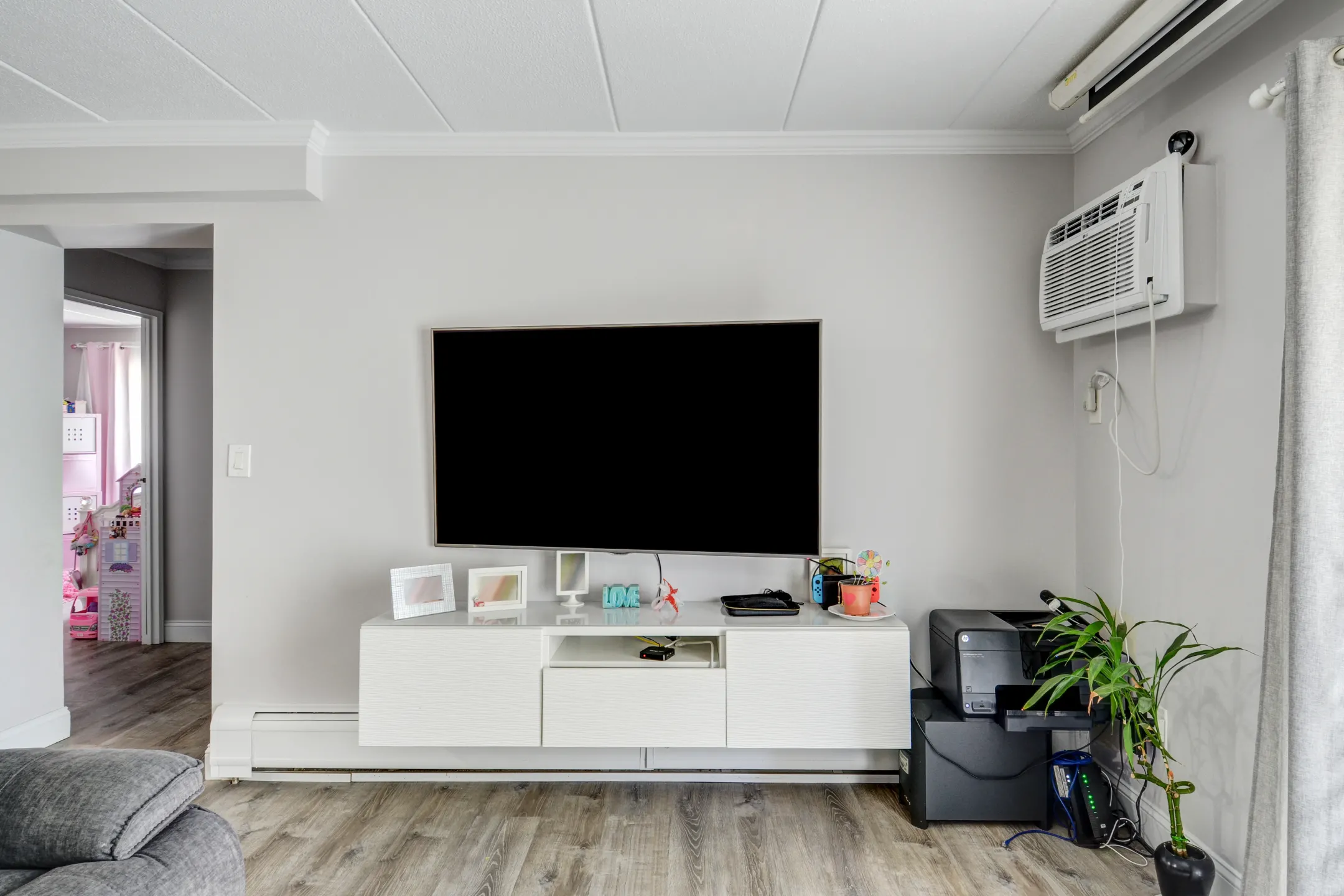 Living Room - Parkwood Drive Apartments - Malden, MA