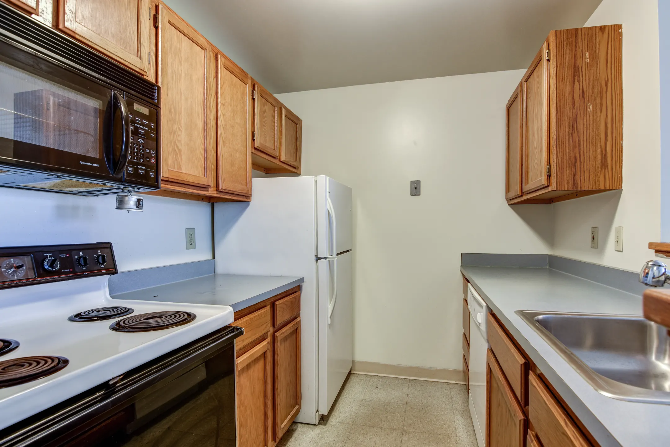 Hayward Landing Apartments - Douglas, MA 01516