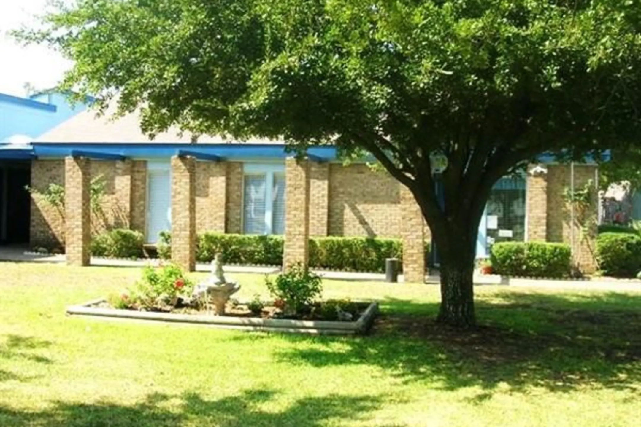 Building - River Oaks Manufactured Home Community - Wilmer, TX