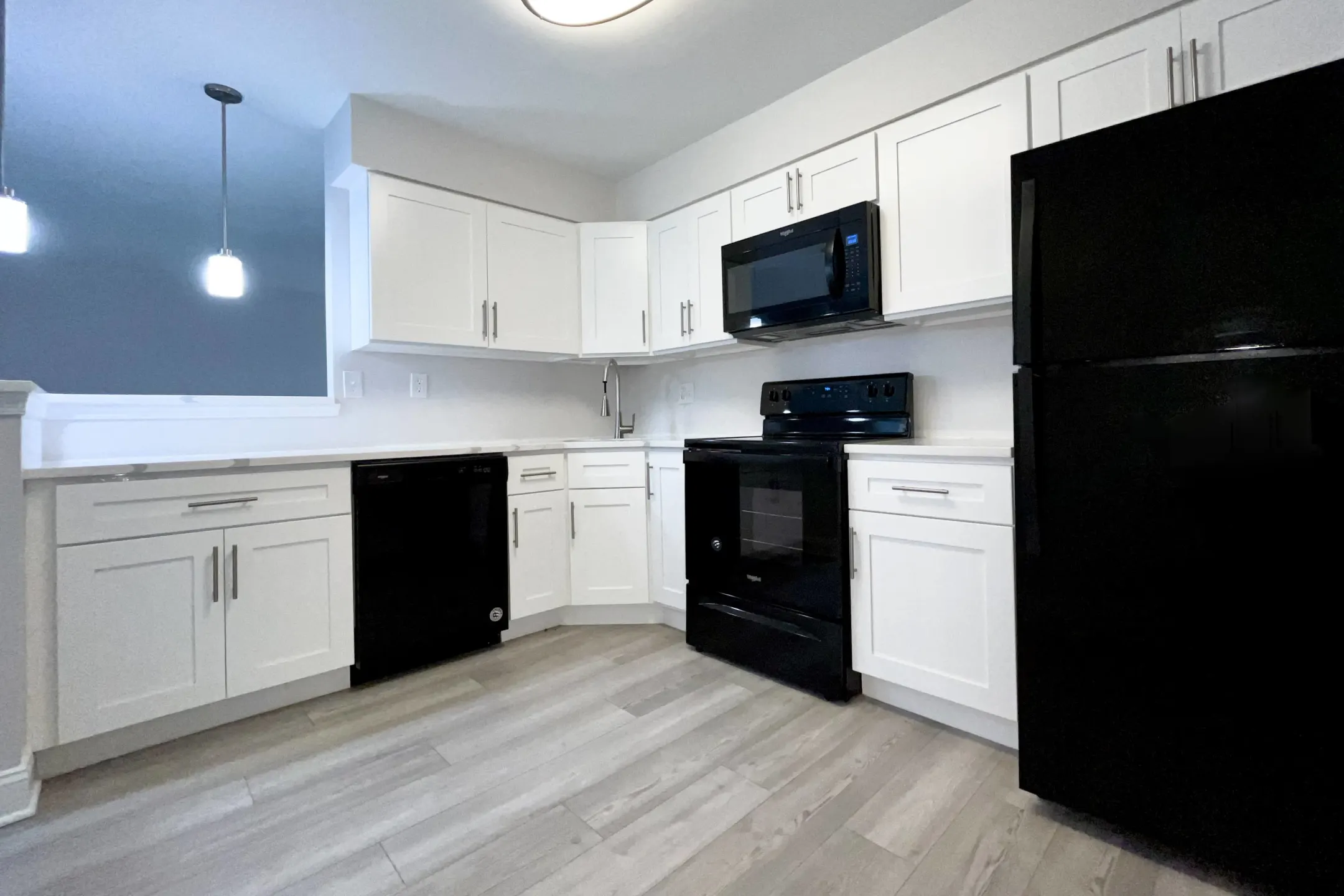 Kitchen - Meadowbrook Apartments - Huntingdon Valley, PA