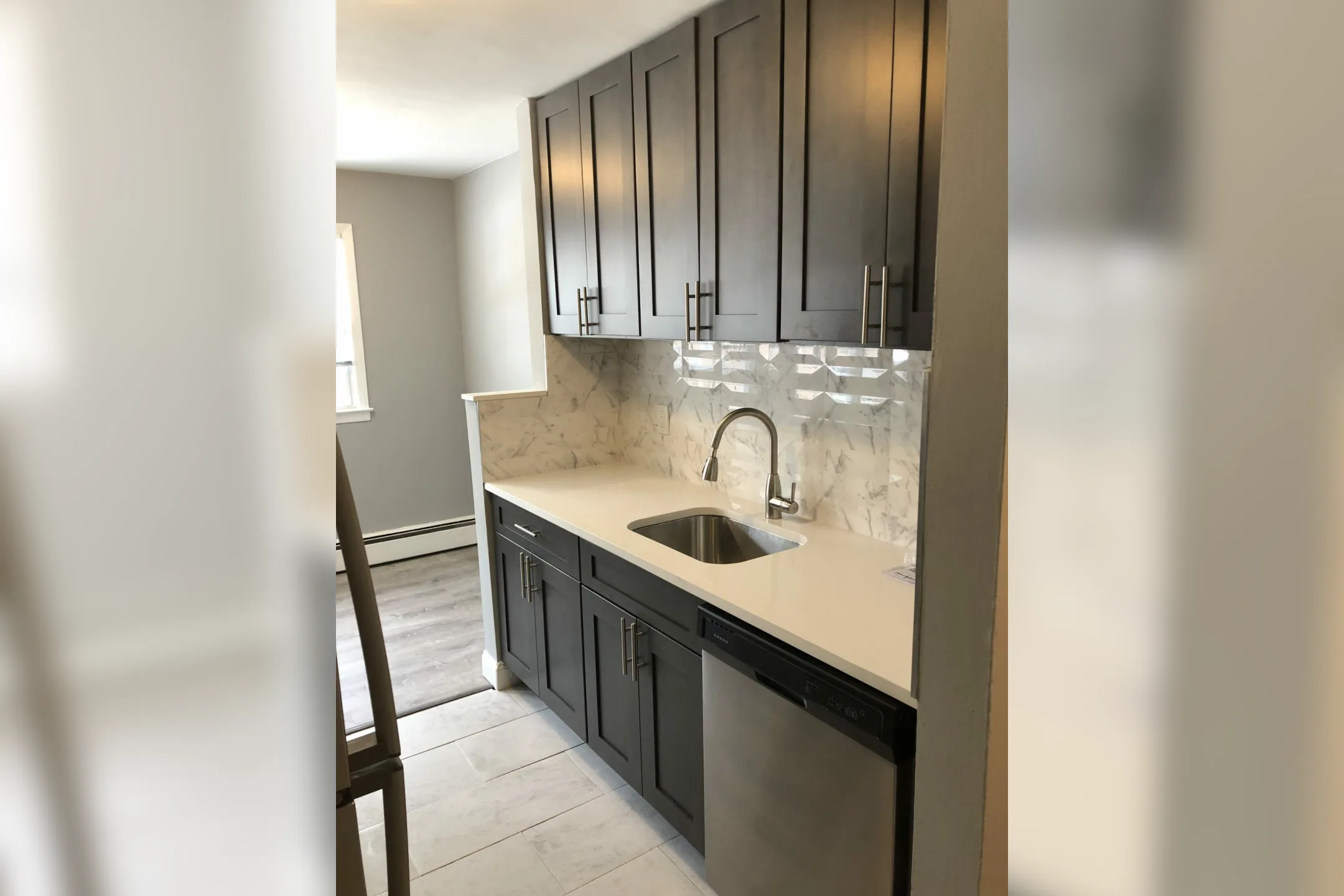 Kitchen - Ross Apartments - Rahway, NJ