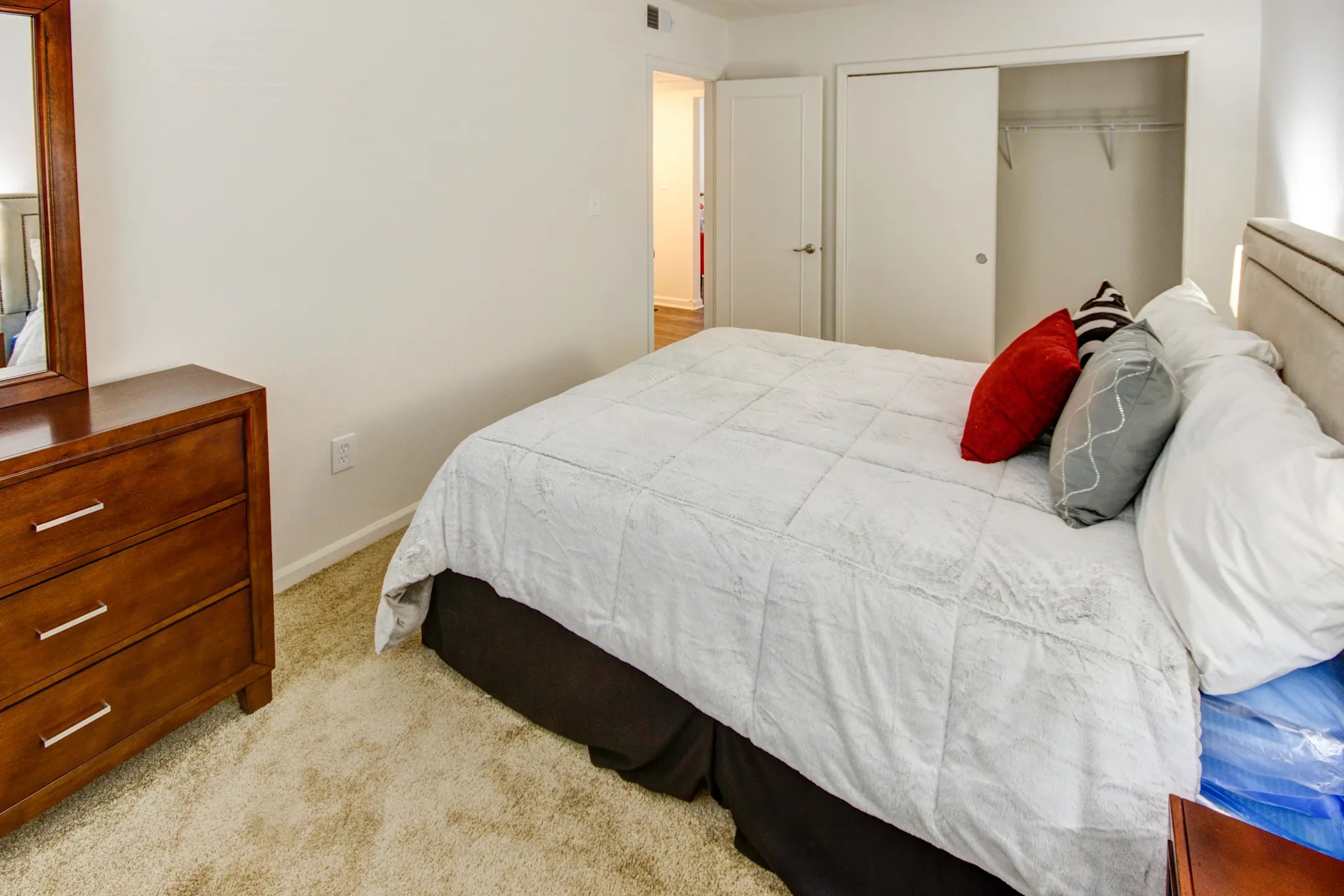 College Courts of Nora 9301 Yale Dr Indianapolis, IN Apartments for