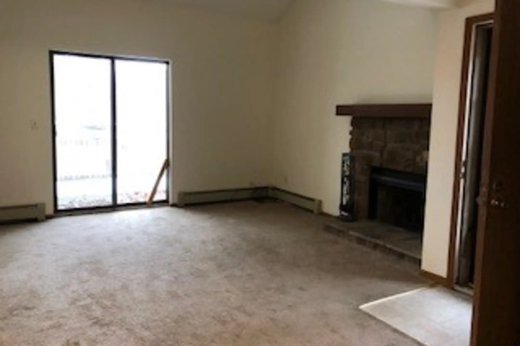 Pine Mill Ridge Apartments 22282595 Pinebrook Trail Cuyahoga Falls, OH Apartments for Rent