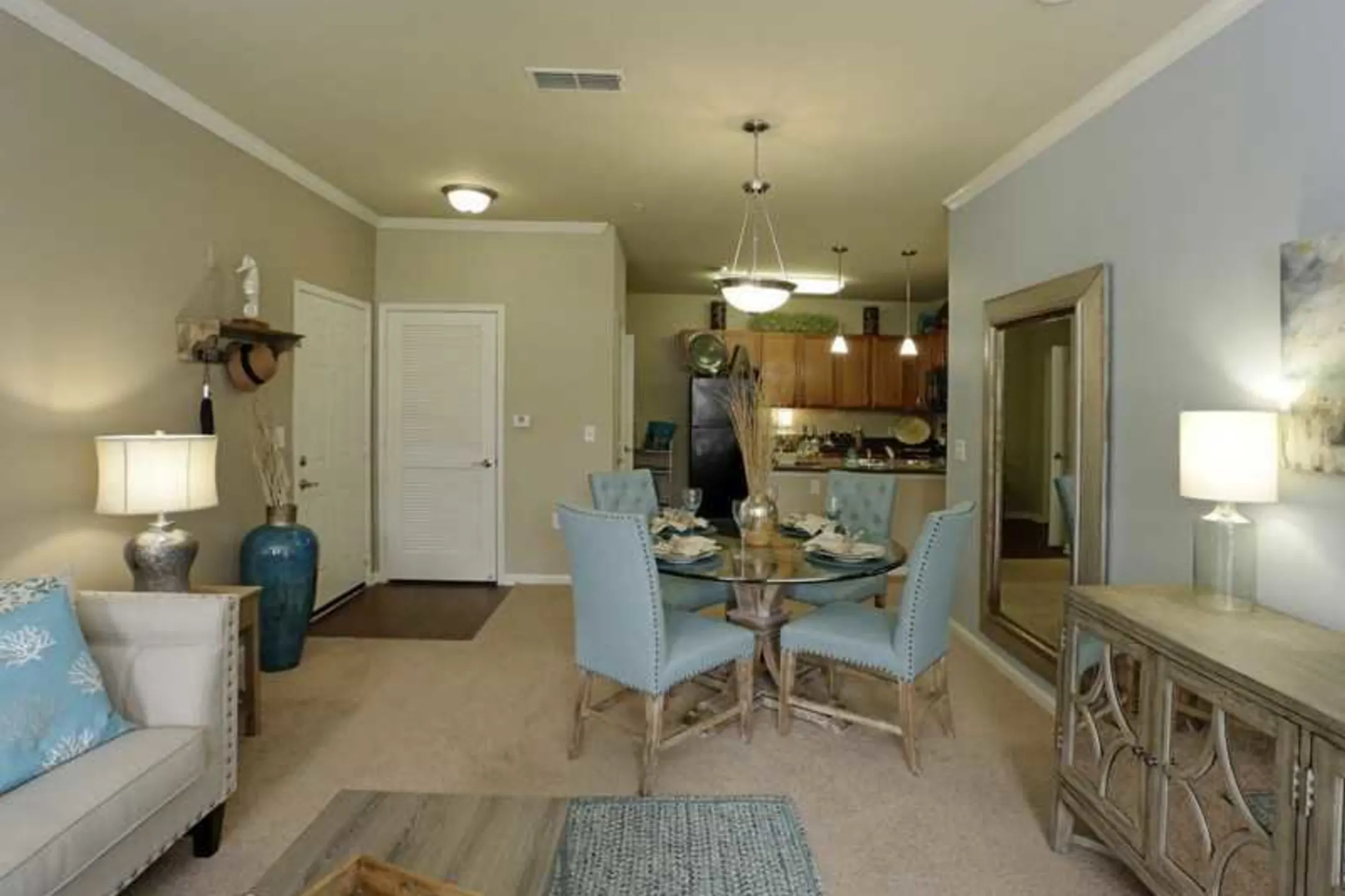 Living Room - Avalon Apartments - Pensacola, FL