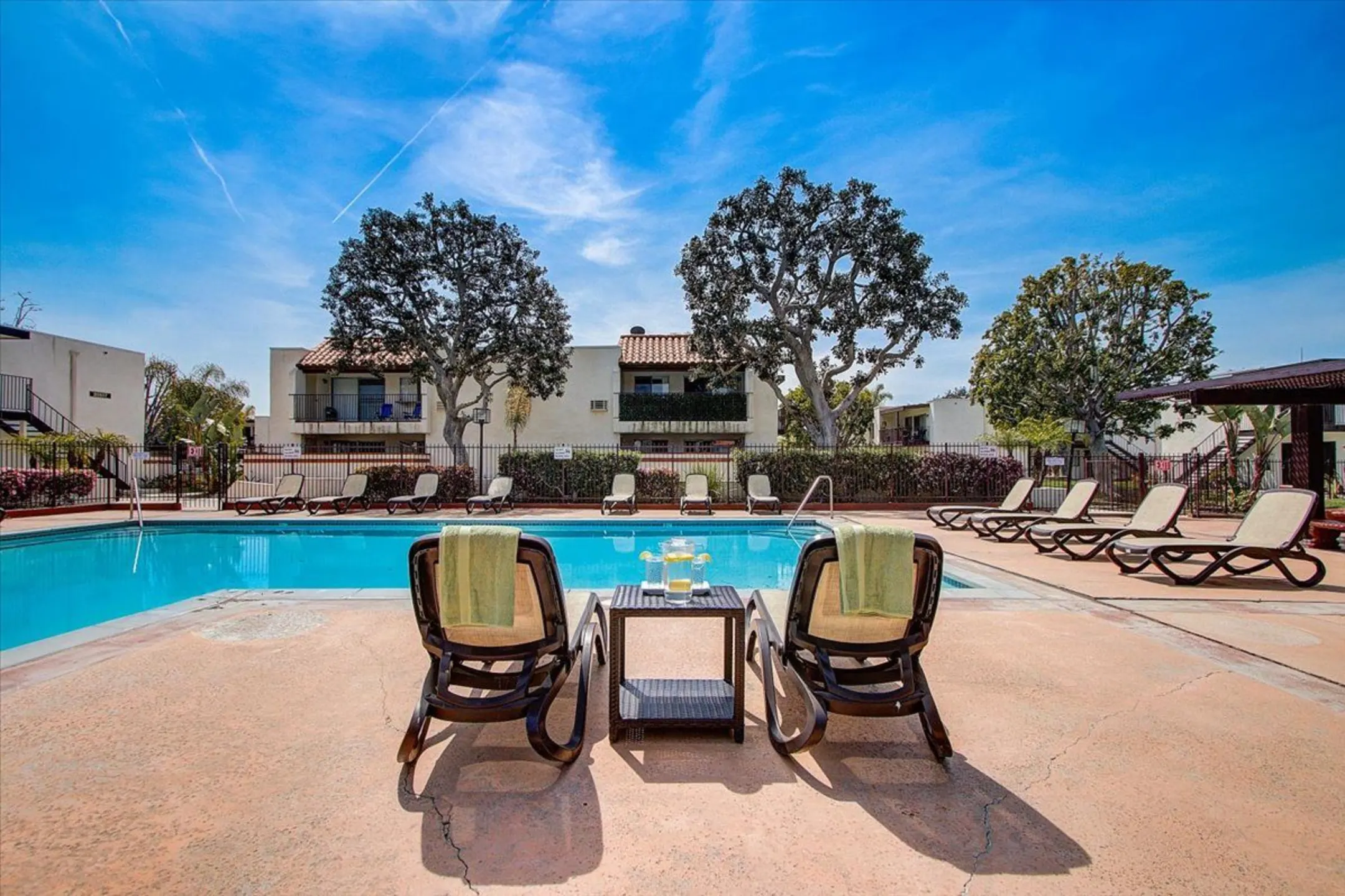 Pool - El Cordova Apartments - Carson, CA