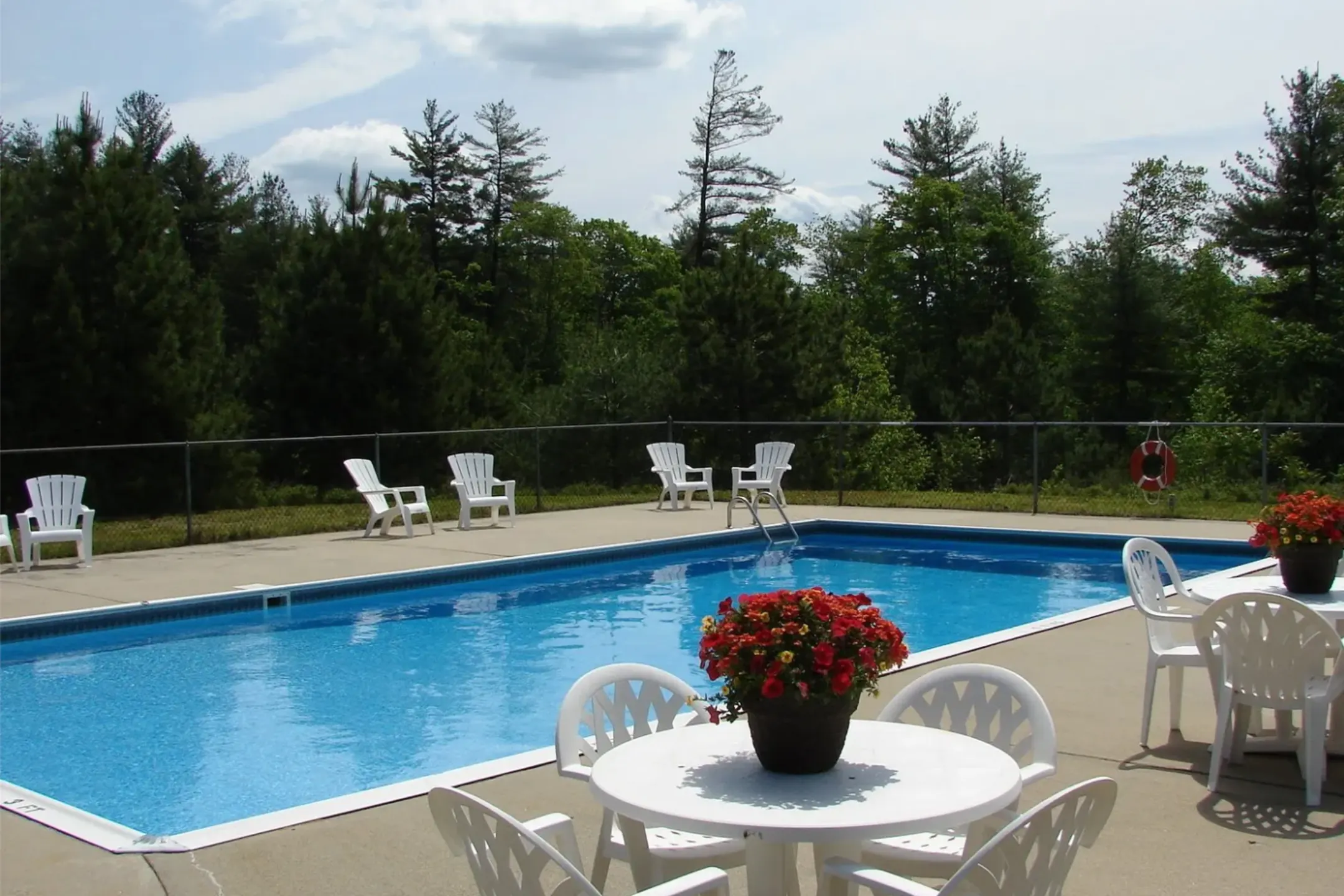 Branch River Apartments Raymond, NH 03077