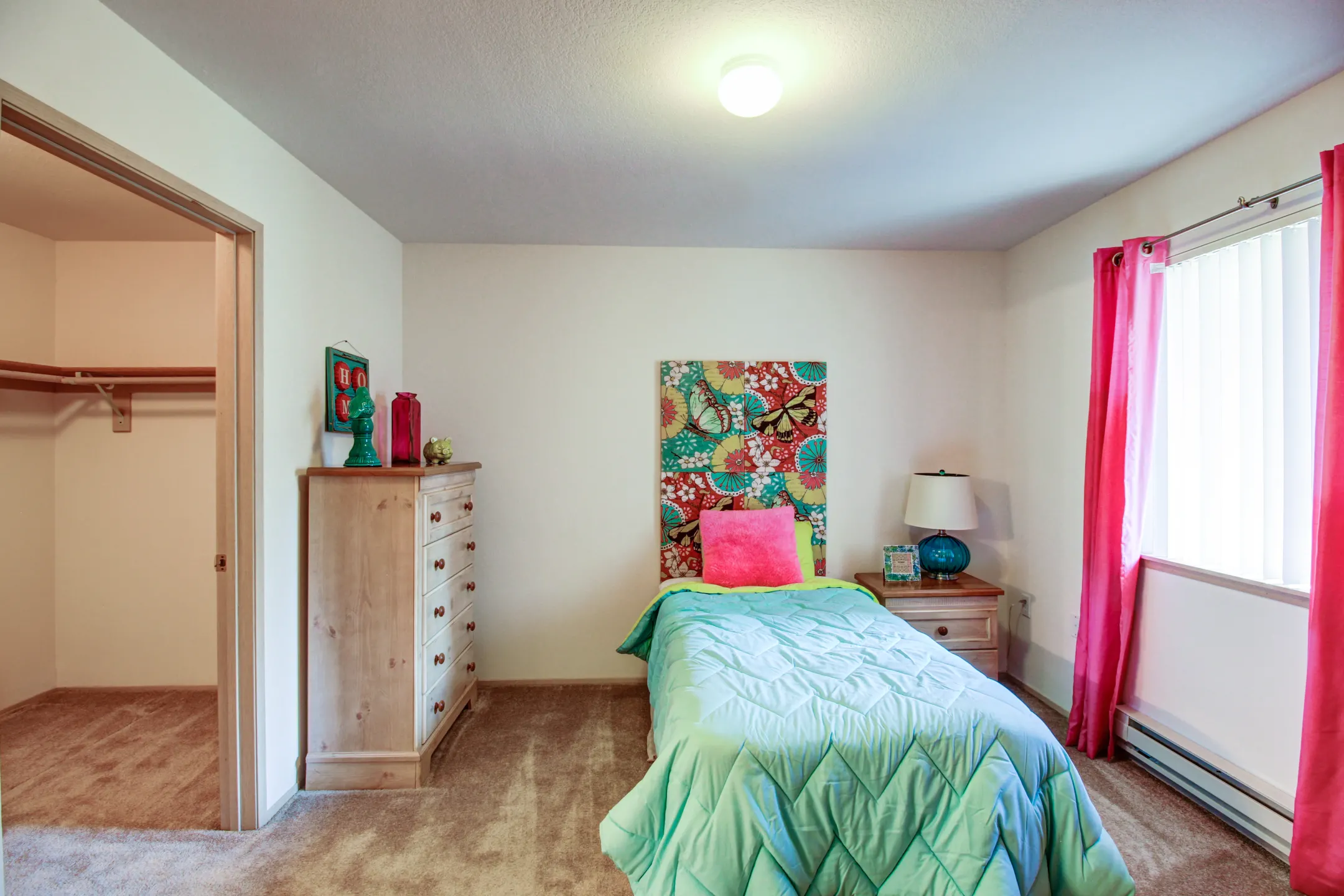 Bedroom - Pioneer Ridge - Oregon City, OR