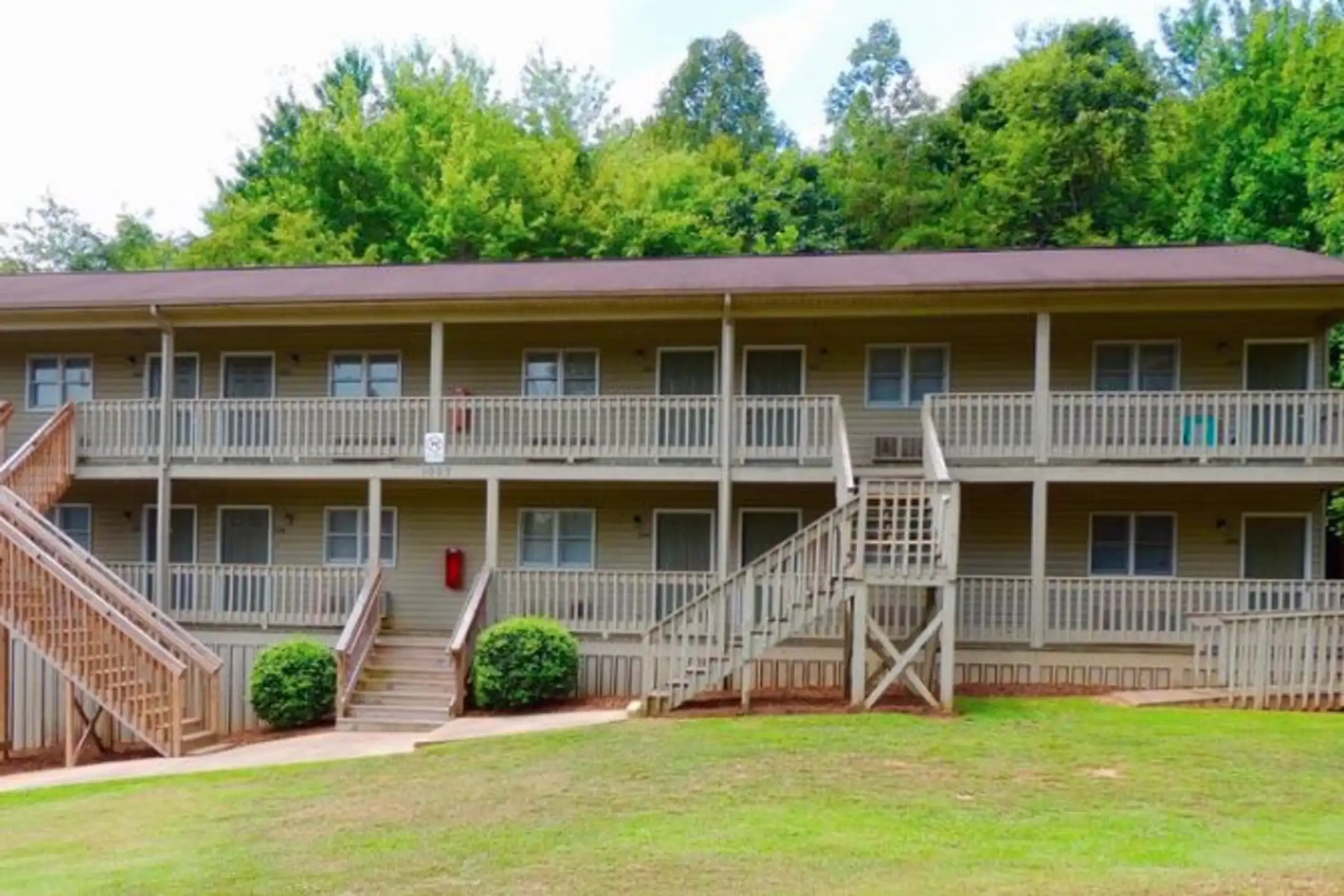 Eagleview Properties Of Lenoir 405 Connelly Springs Rd Lenoir, NC