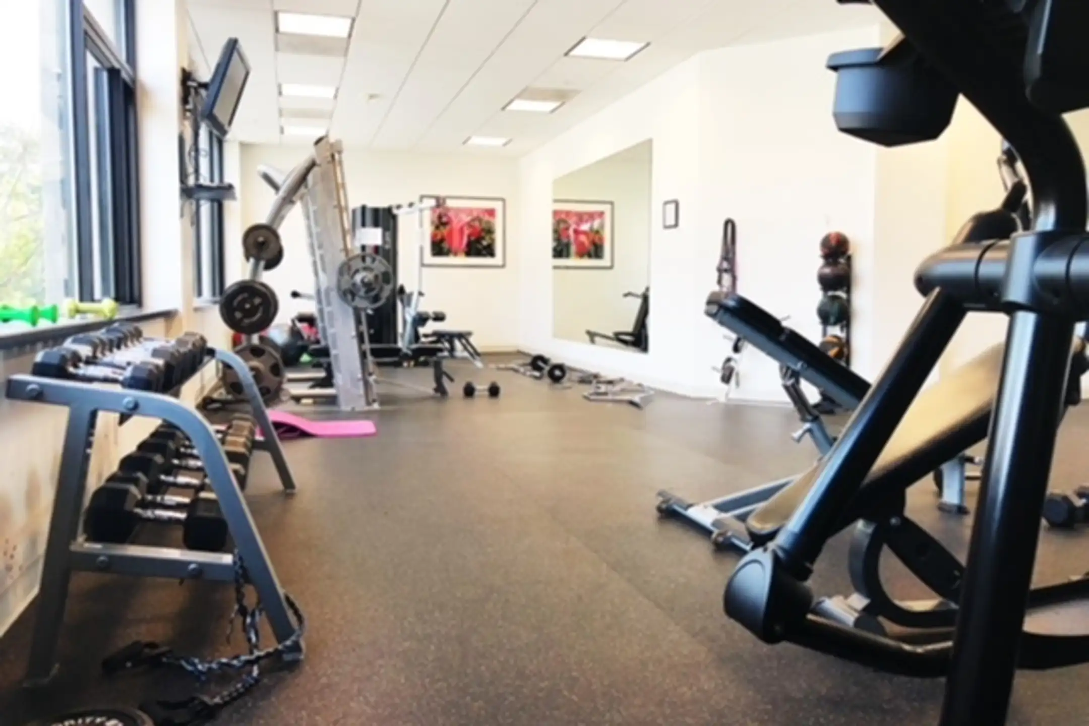 Fitness Weight Room - Del Coronado - Saint Louis, MO