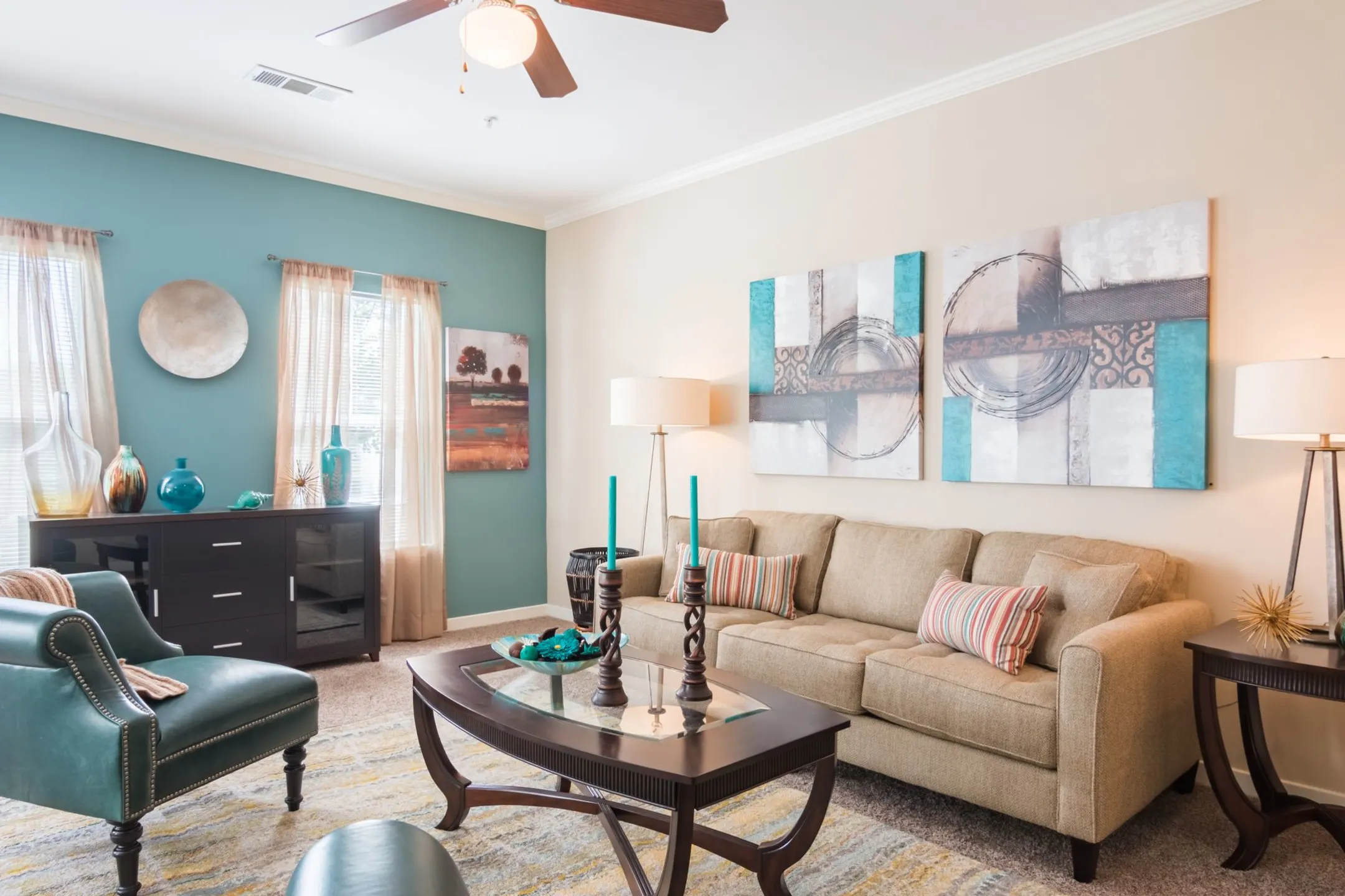 Living Room - Ultris-Island Park Apartments - Shreveport, LA