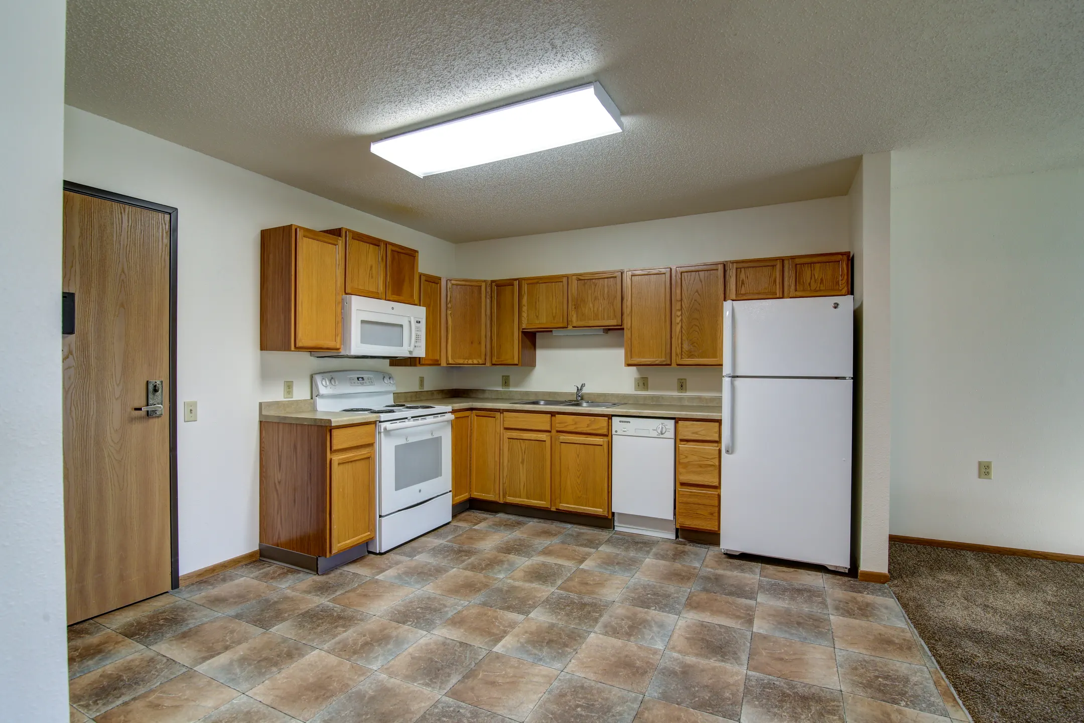 Kitchen - Calgary Apartments - Bismarck, ND