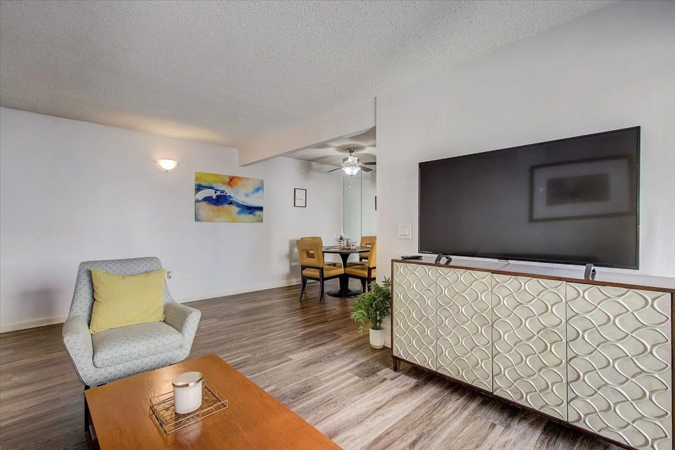 Living Room - El Cordova Apartments - Carson, CA