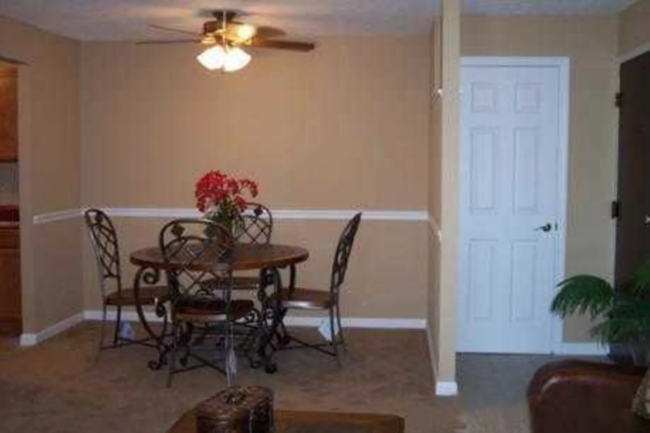 Dining Room - Harbor View Apartments - Addyston, OH