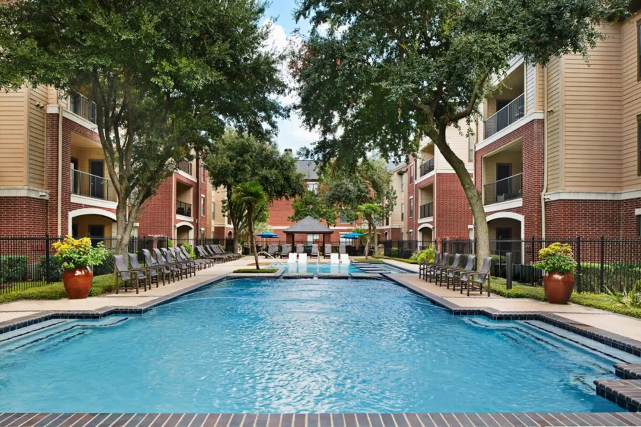 Camden Farmers Market Apartments Dallas, TX 75201