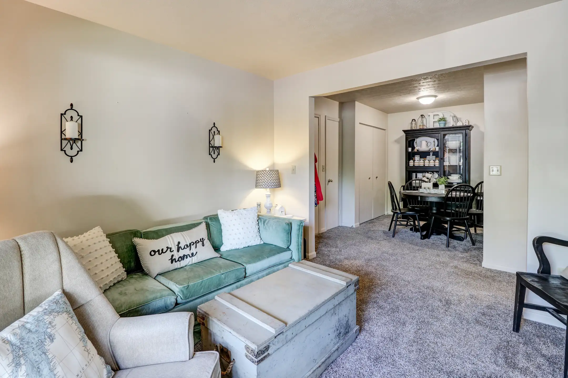 Living Room - Vann Park Apartment Homes - Evansville, IN