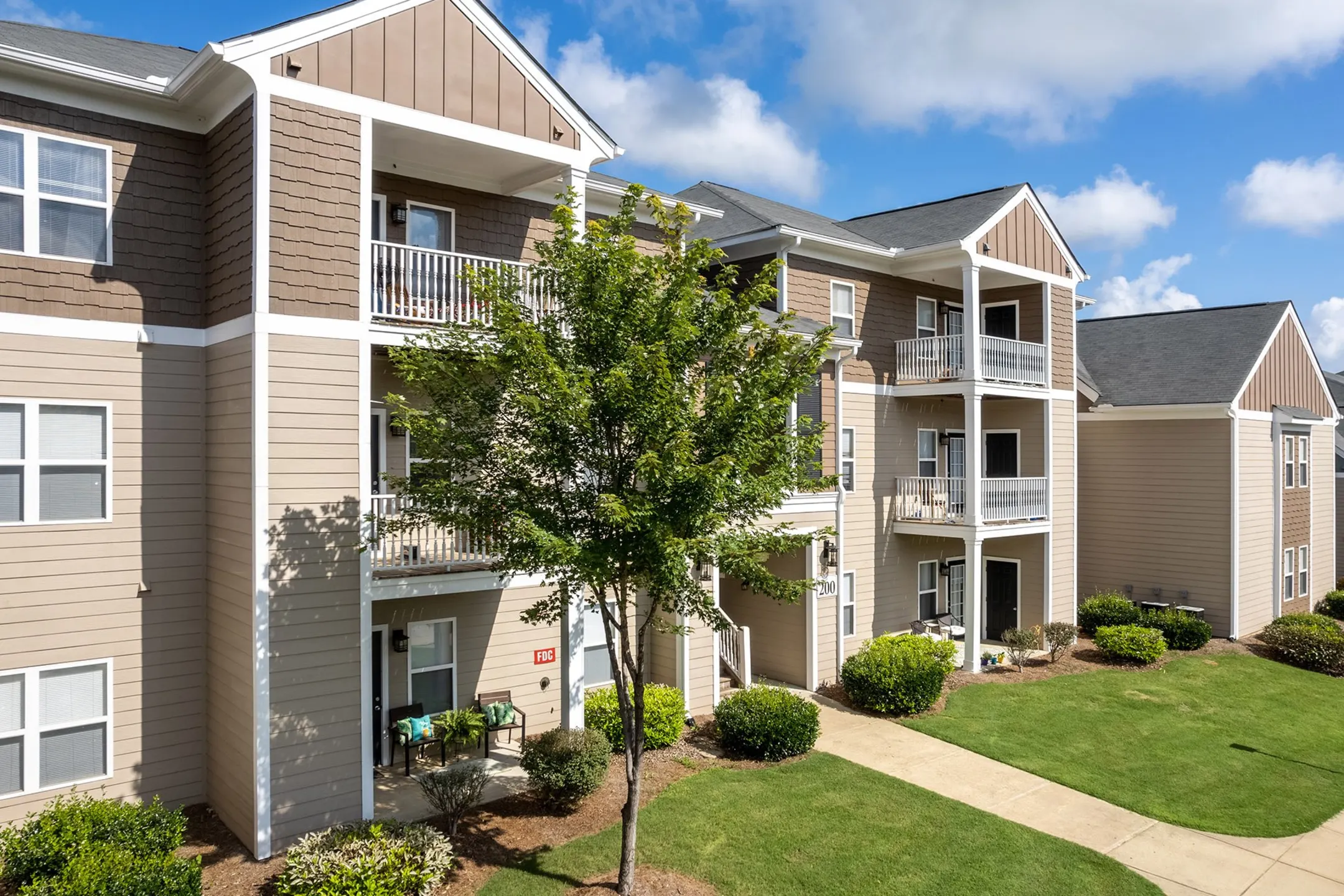 Woodland Trail Apartments 140 North Davis Rd Lagrange, GA