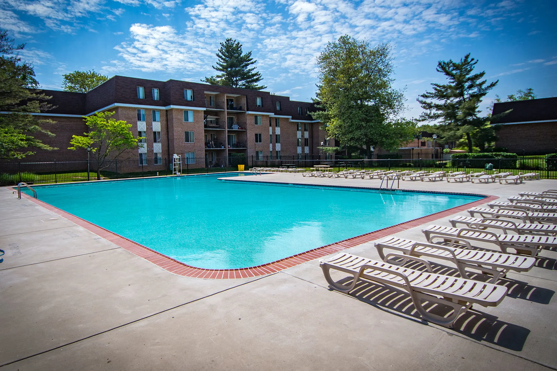 Pool - Oakton Park Apartments - Fairfax, VA