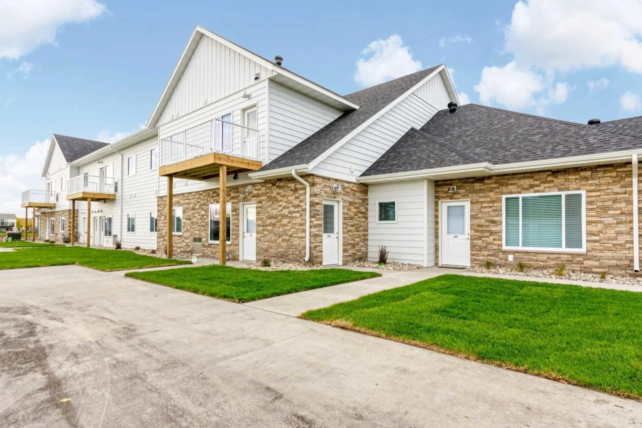 Village Green Apartments & Townhomes - 3000 30th Street S. | Moorhead ...