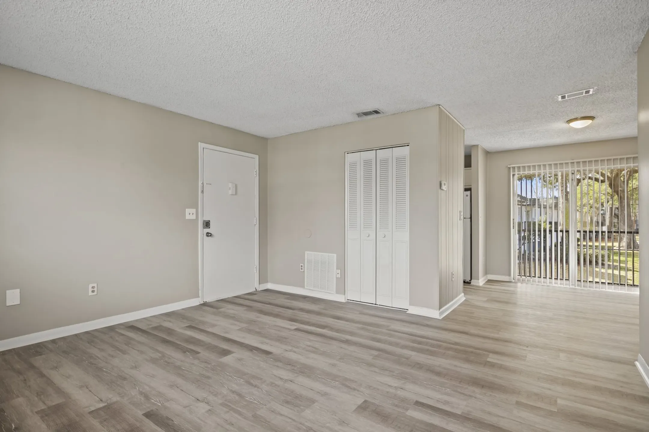 Riverbank Apartment Homes Apartments Jacksonville, FL 32210