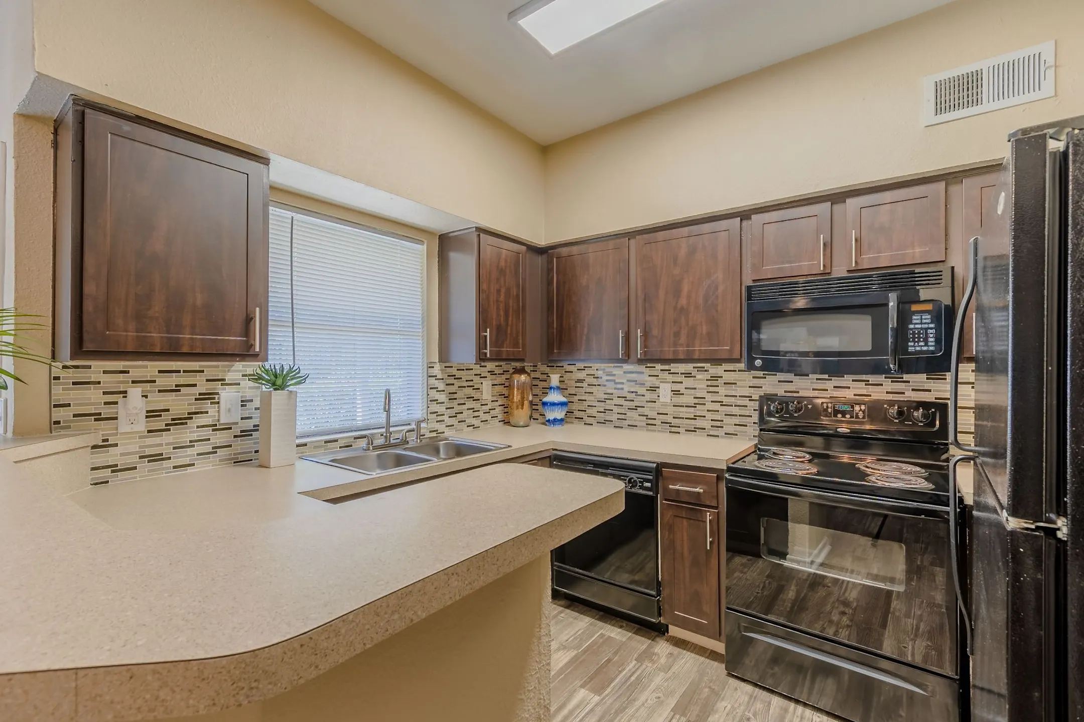 Country Club Apartments - Mesquite, TX 75150