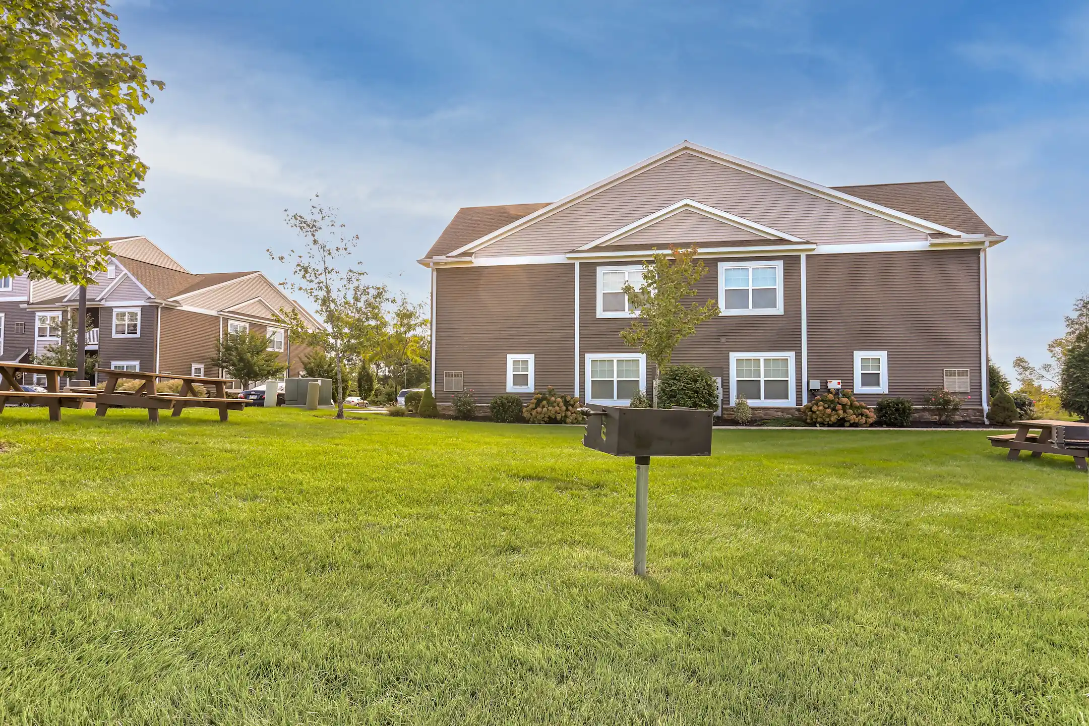 Holly Tree Apartments - Manheim, PA 17545