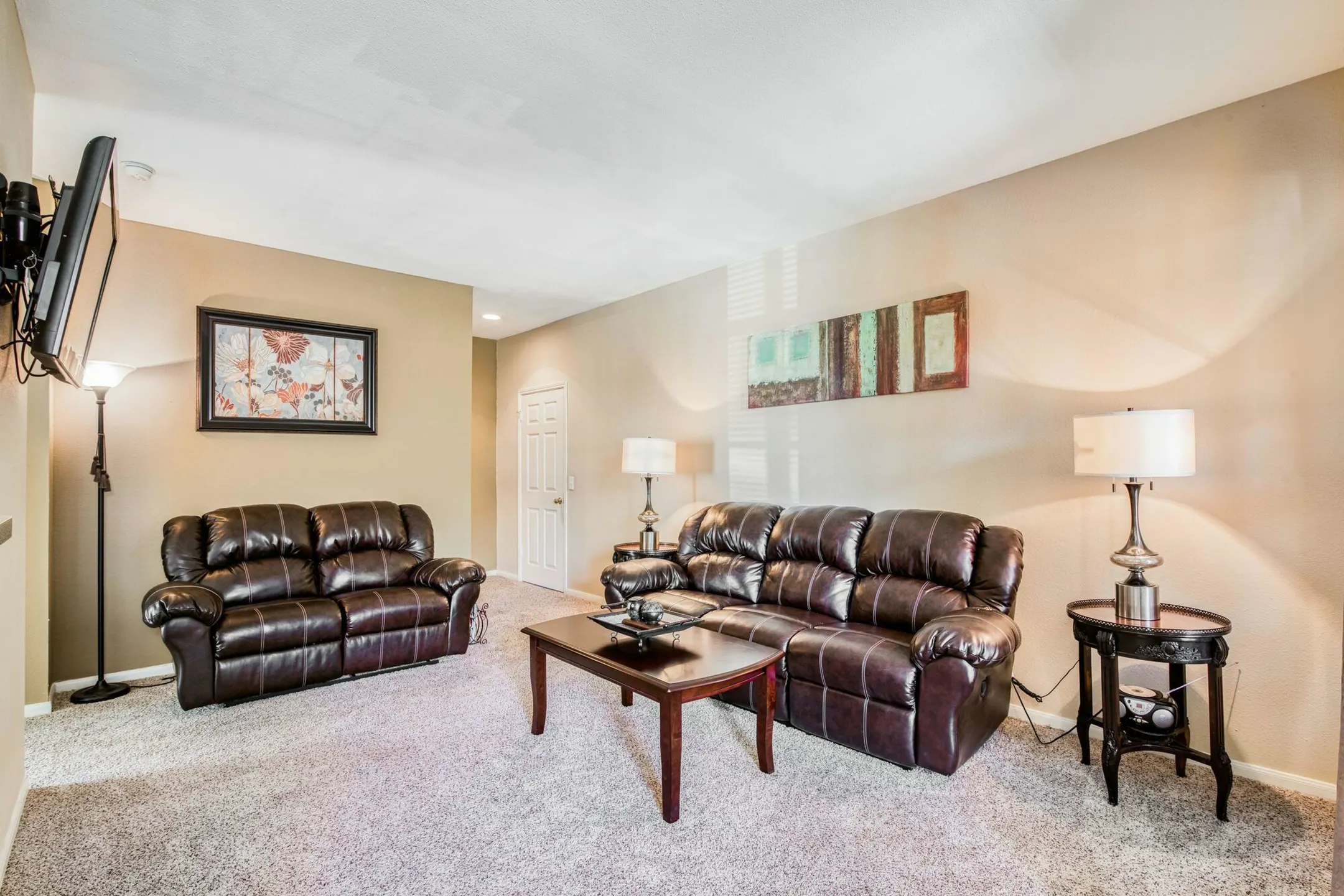 Living Room - Farnham Park Apartments - Port Arthur, TX