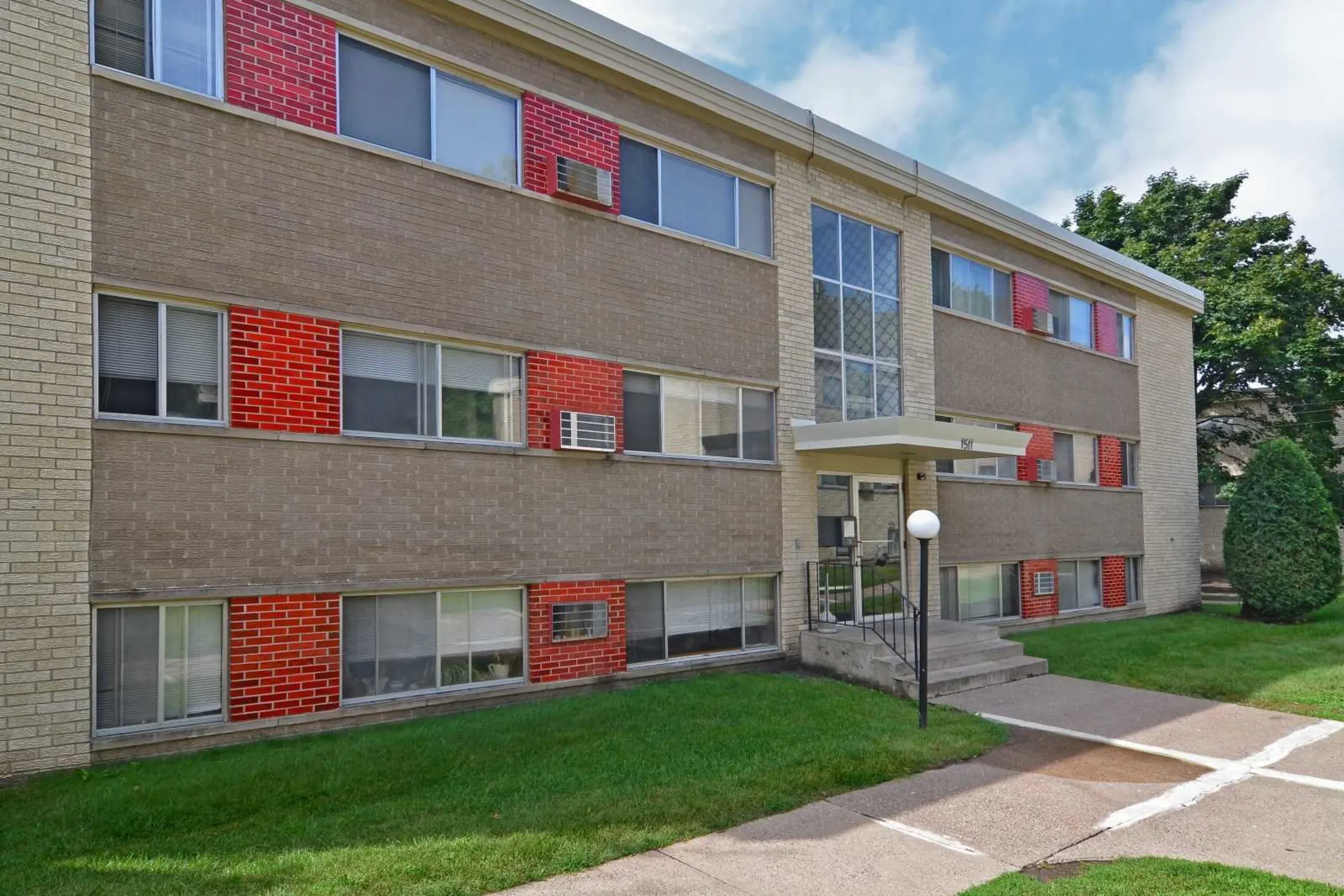 Building - Davern Park Apartments - Saint Paul, MN