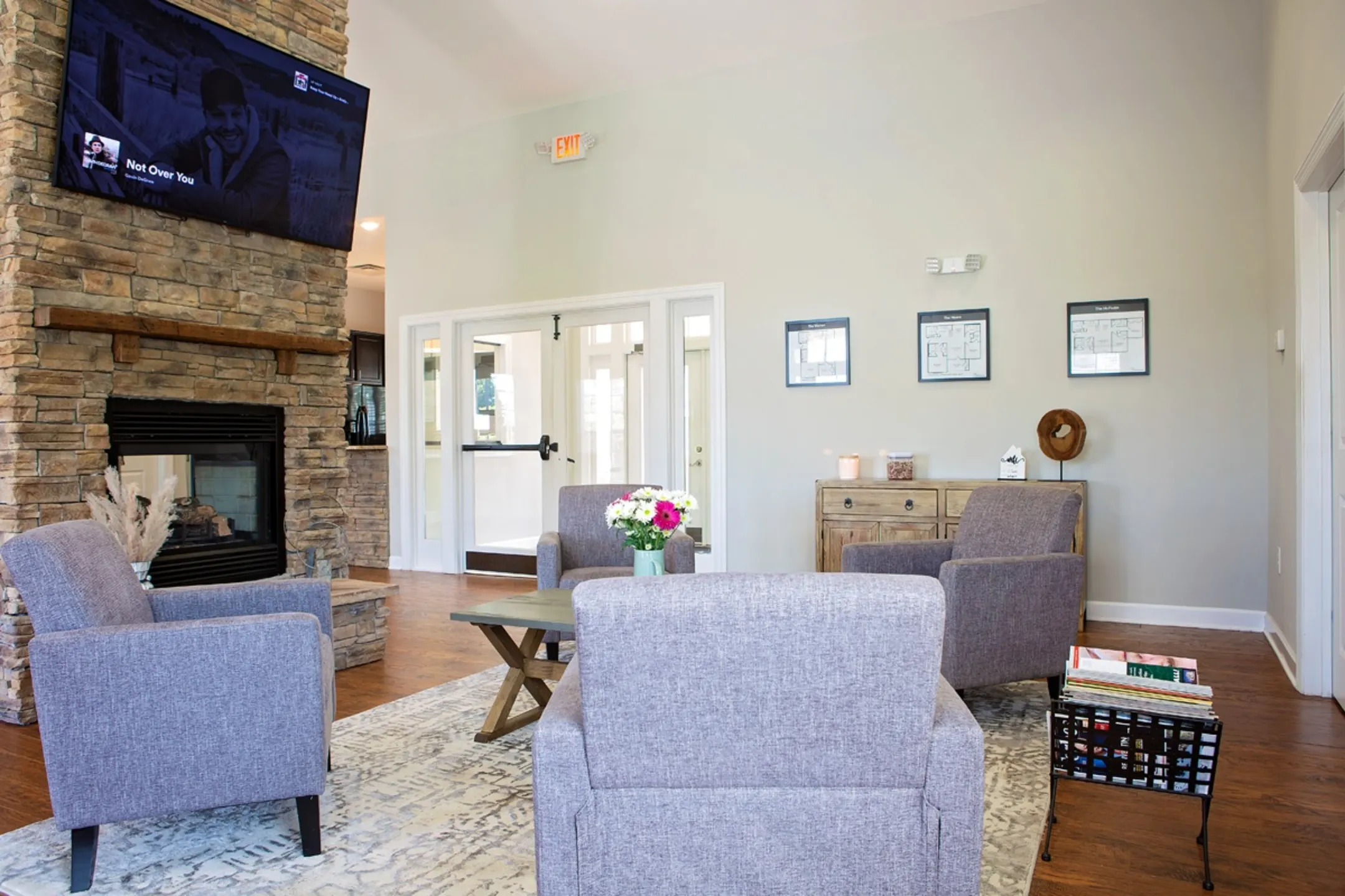 Living Room - Cumberland Trace Village Apartments - Bowling Green, KY