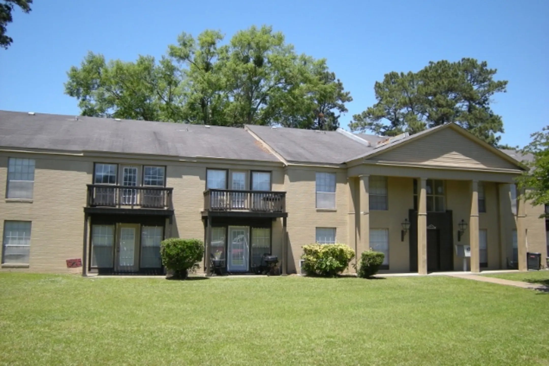 Lakeview Apartments 800 Magee Dr Brookhaven, MS Apartments for Rent